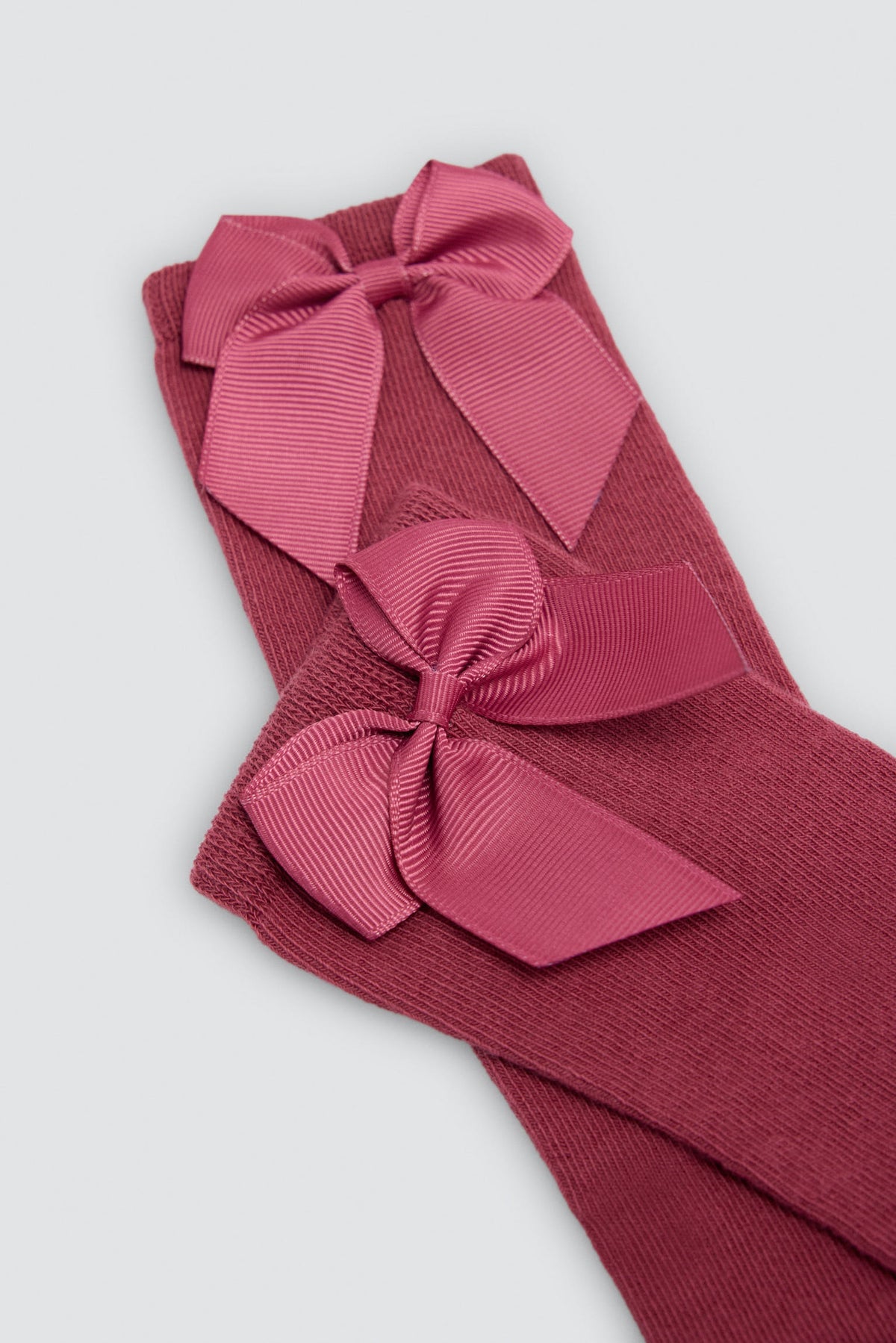 Chaussette longue pour enfant avec détail nœud rose