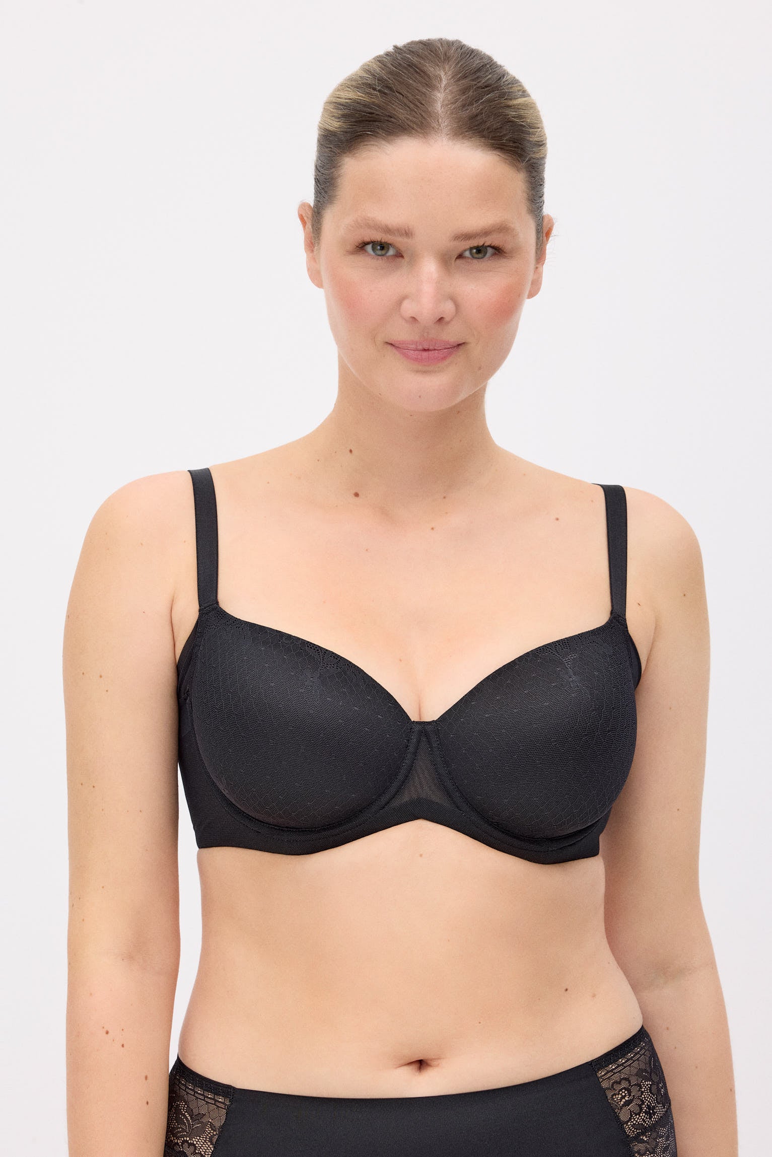 10156-1-sujetador-capacidad-con-aro-con-relleno-mary-negro-special-you-paula-echevarria