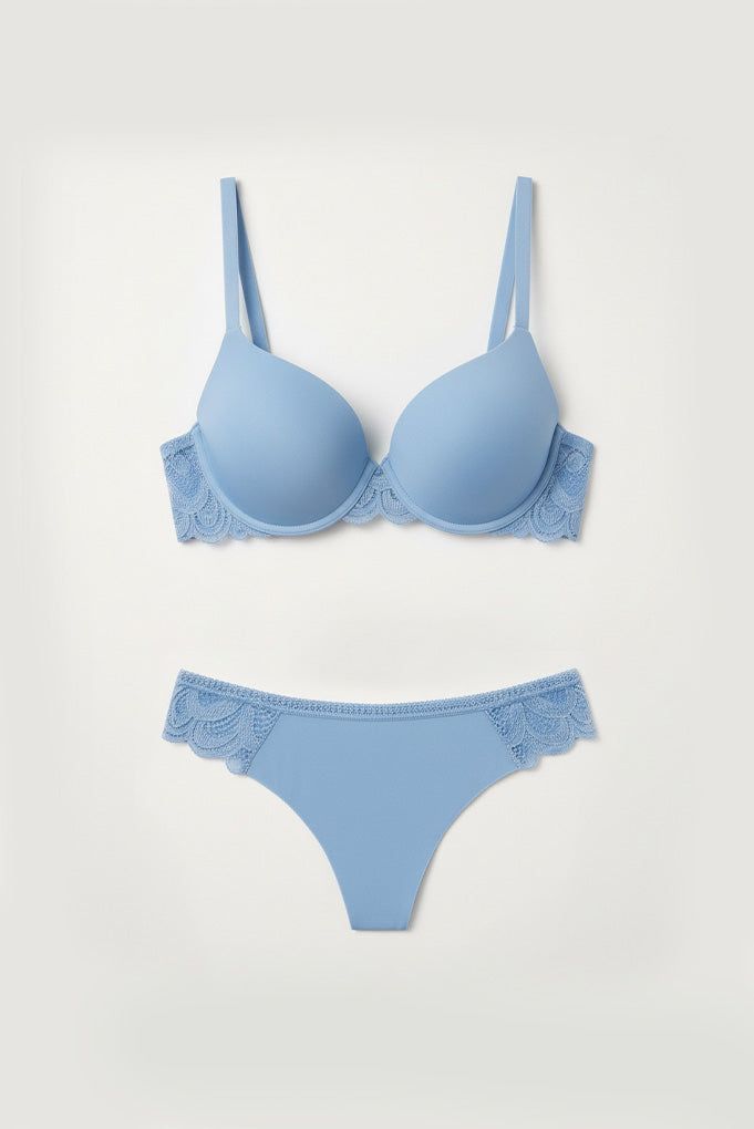 Ensemble de lingerie : soutien-gorge à armatures et string bleu