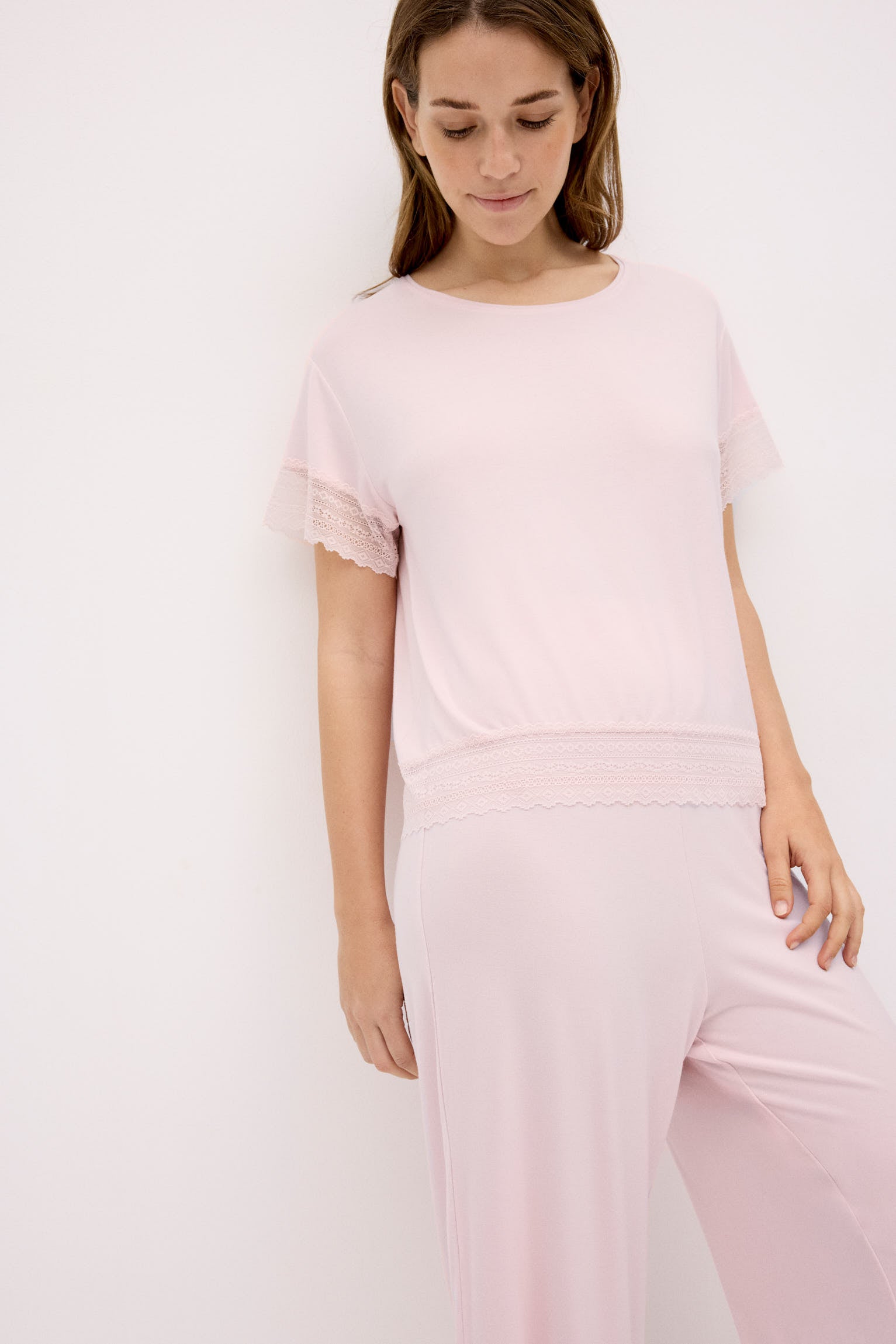 10821-3-pijama-ligero-camiseta-manga-corta-pantalon-capri-ancho-rosa-paula-echevarria