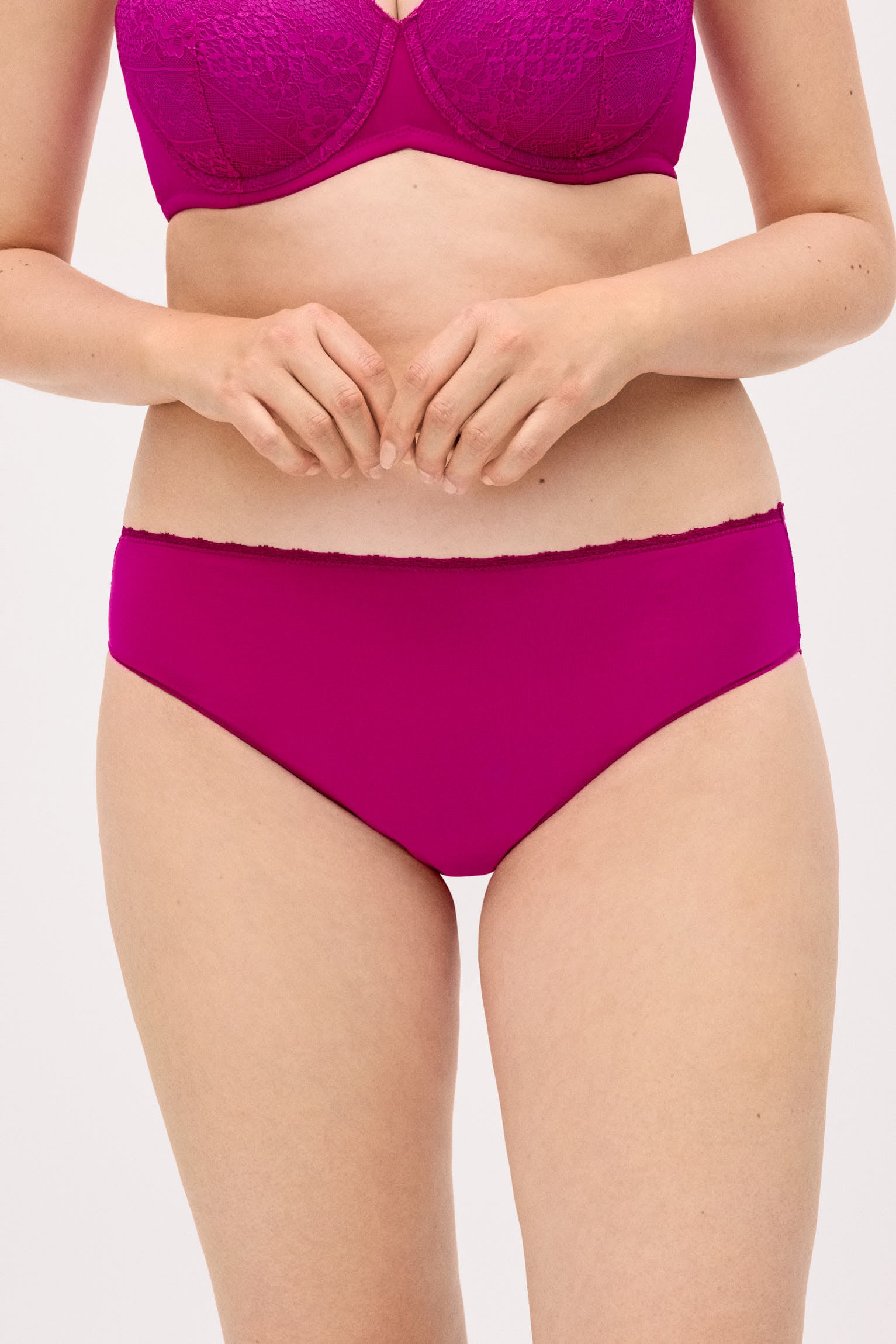 10833-1-braga-midi-encaje-fucsia-special-you-paula-echevarria