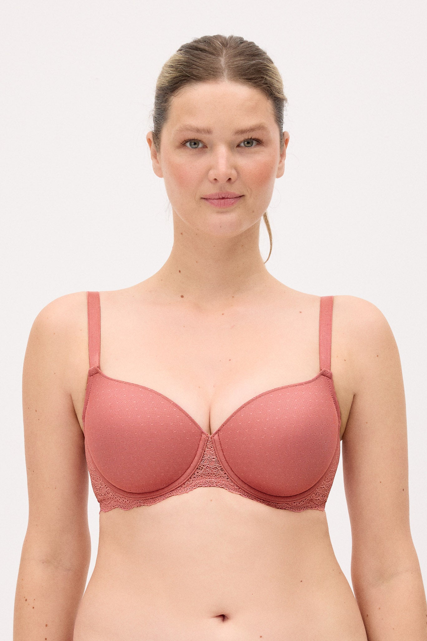 Soutien-gorge à armatures couvrant avec rembourrage en plumes roses