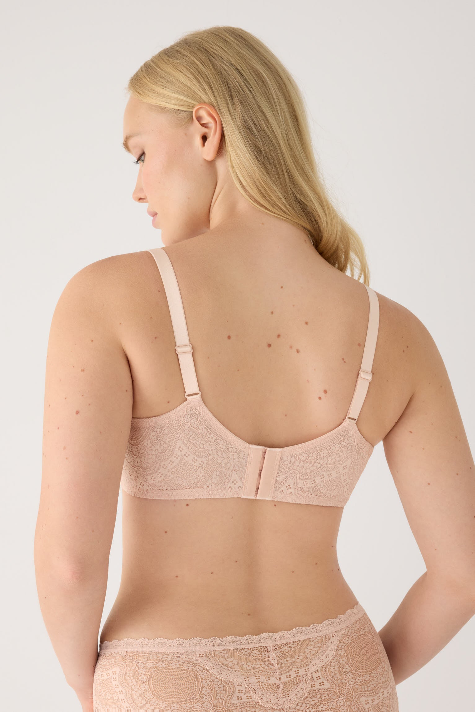 Sujetador reductor con aro sin relleno nude | Paula Echevarria Limited Edition - Ysabel Mora