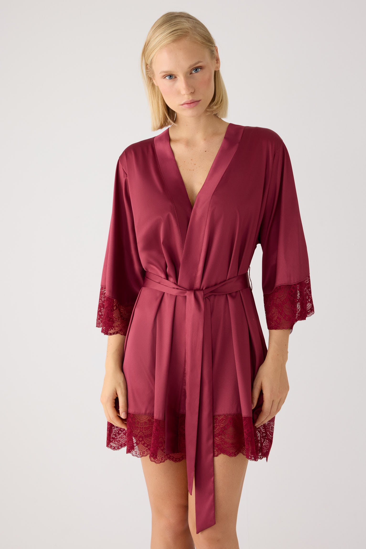 Peignoir lingerie en satin bordeaux | Paula Echevarria Limited Edition