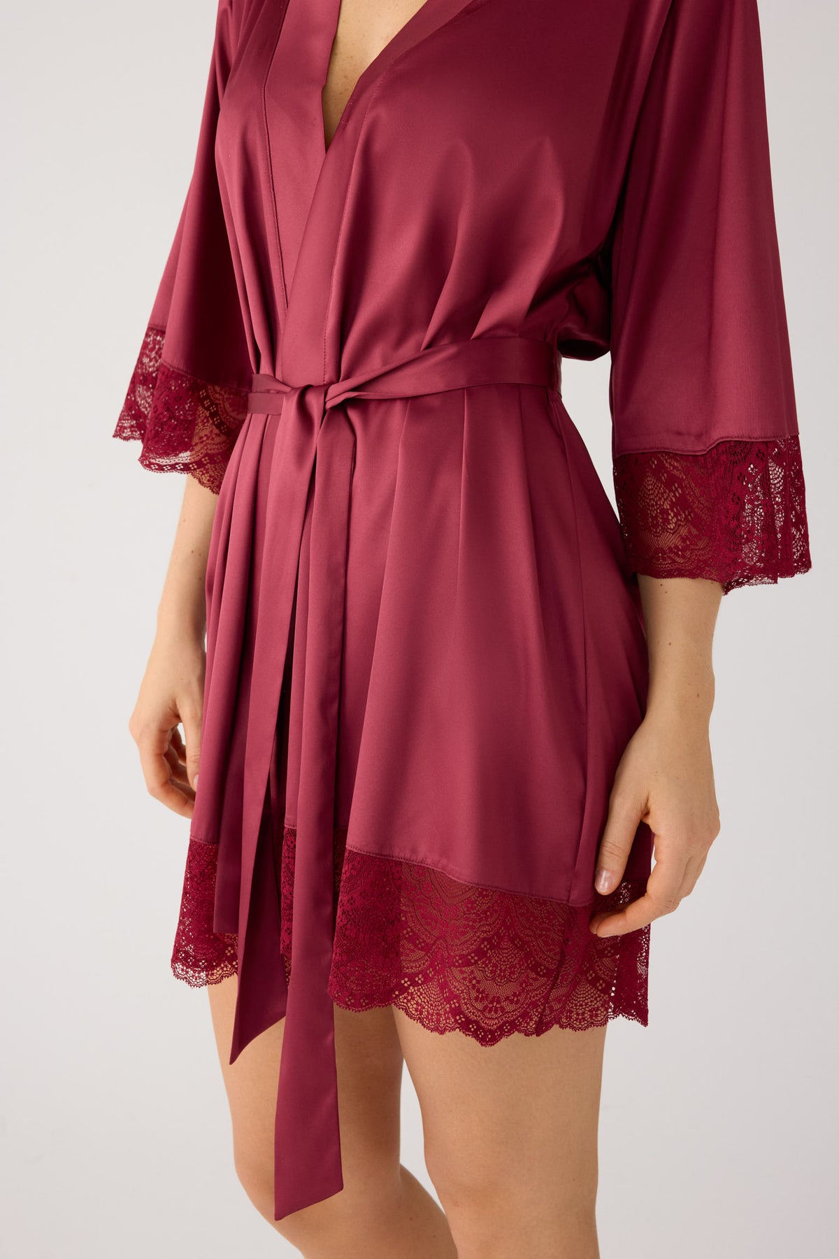Peignoir lingerie en satin bordeaux | Paula Echevarria Limited Edition