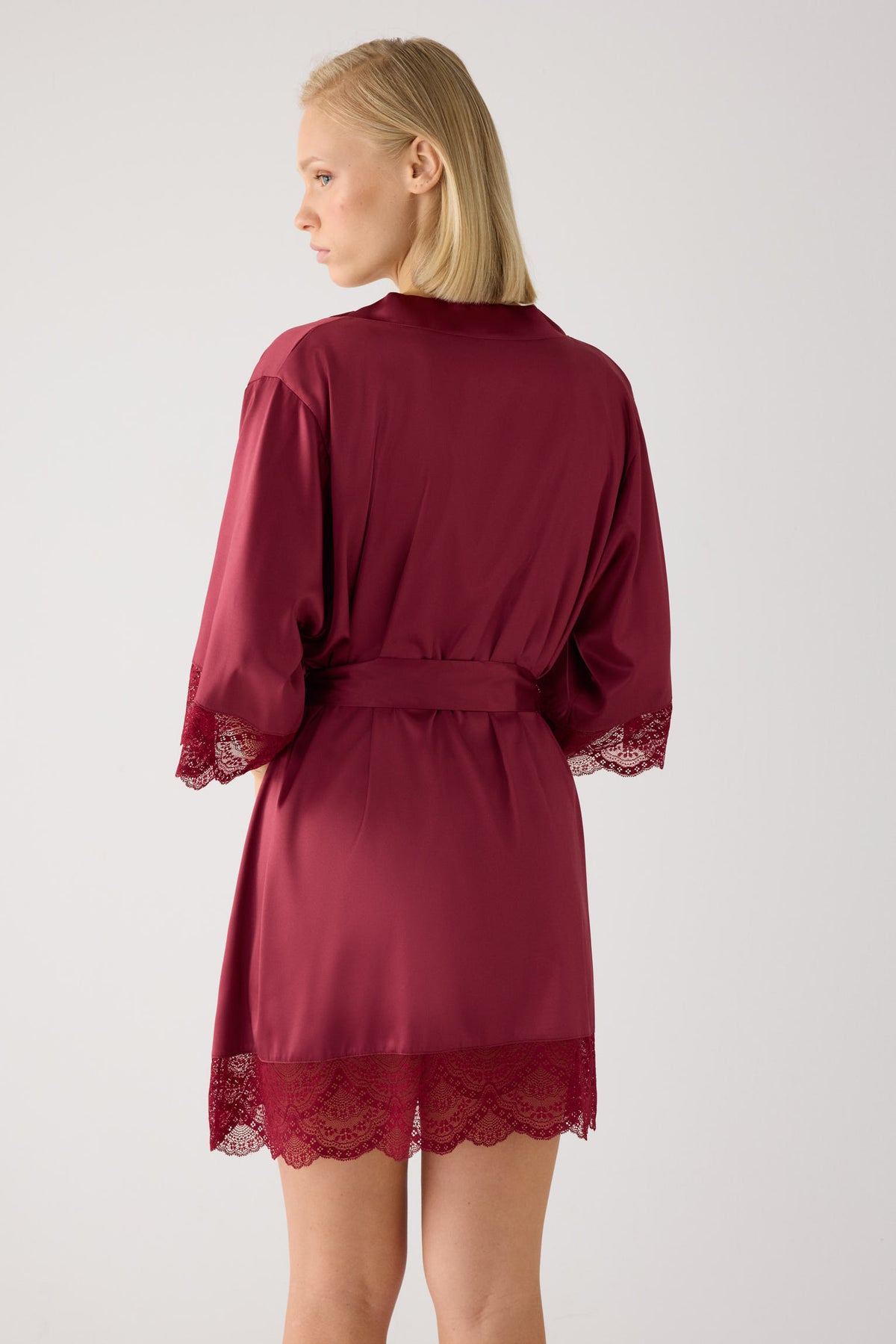 Peignoir lingerie en satin bordeaux | Paula Echevarria Limited Edition