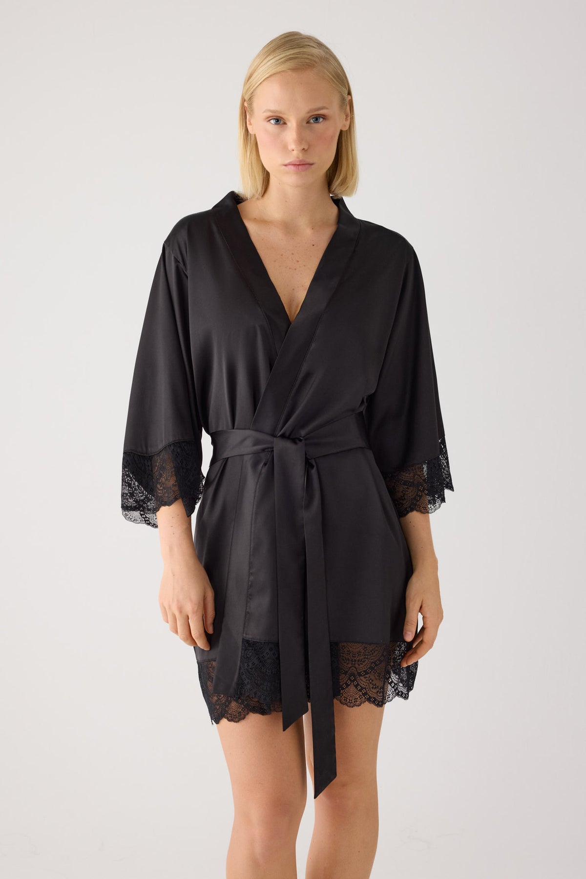 Peignoir lingerie en satin noir | Paula Echevarria Limited Edition