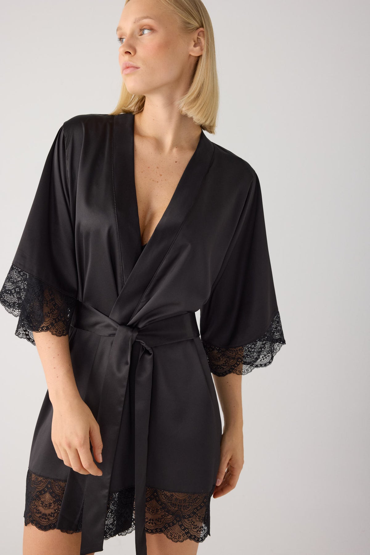 Peignoir lingerie en satin noir | Paula Echevarria Limited Edition