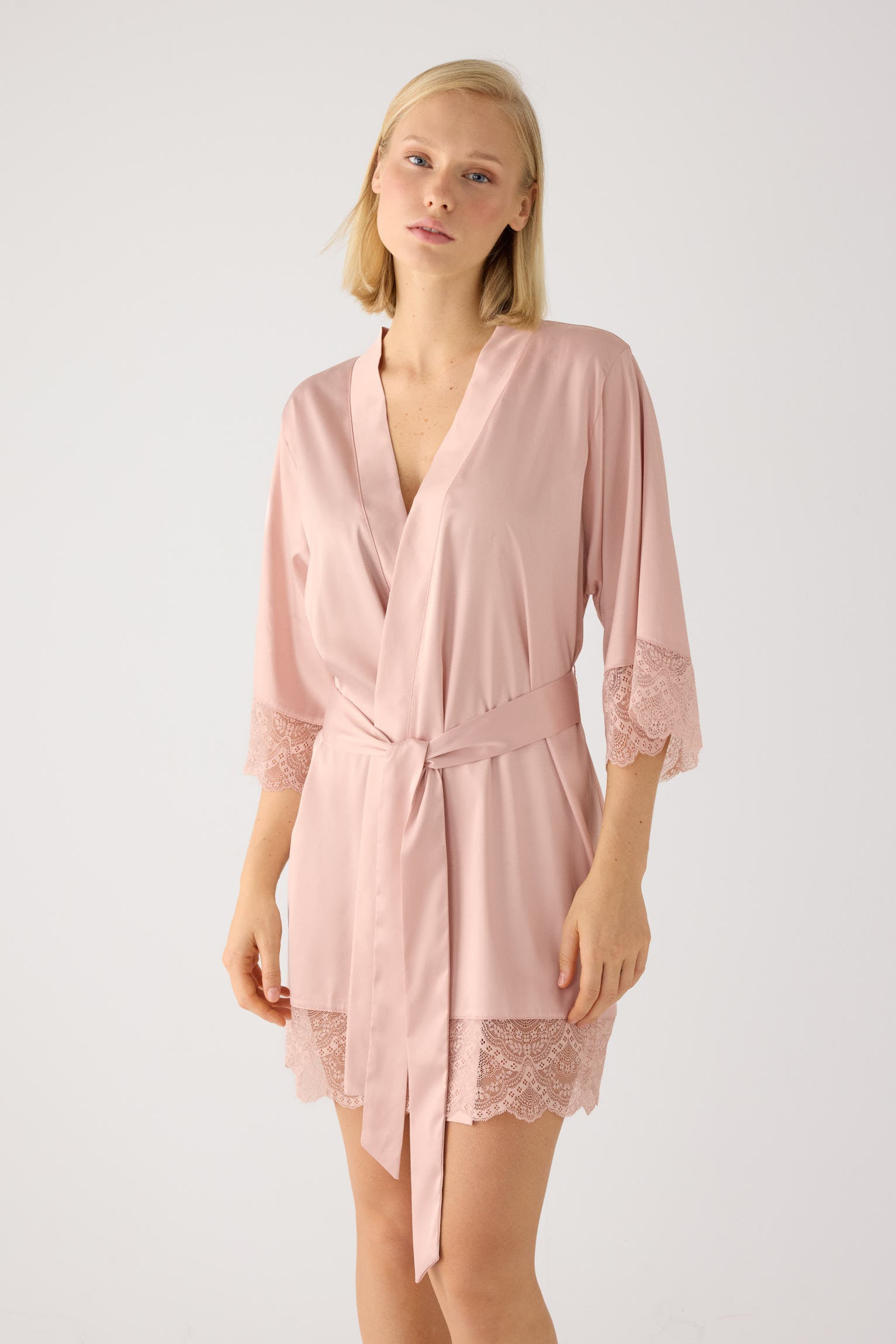 Peignoir lingerie en satin nude | Paula Echevarria Limited Edition