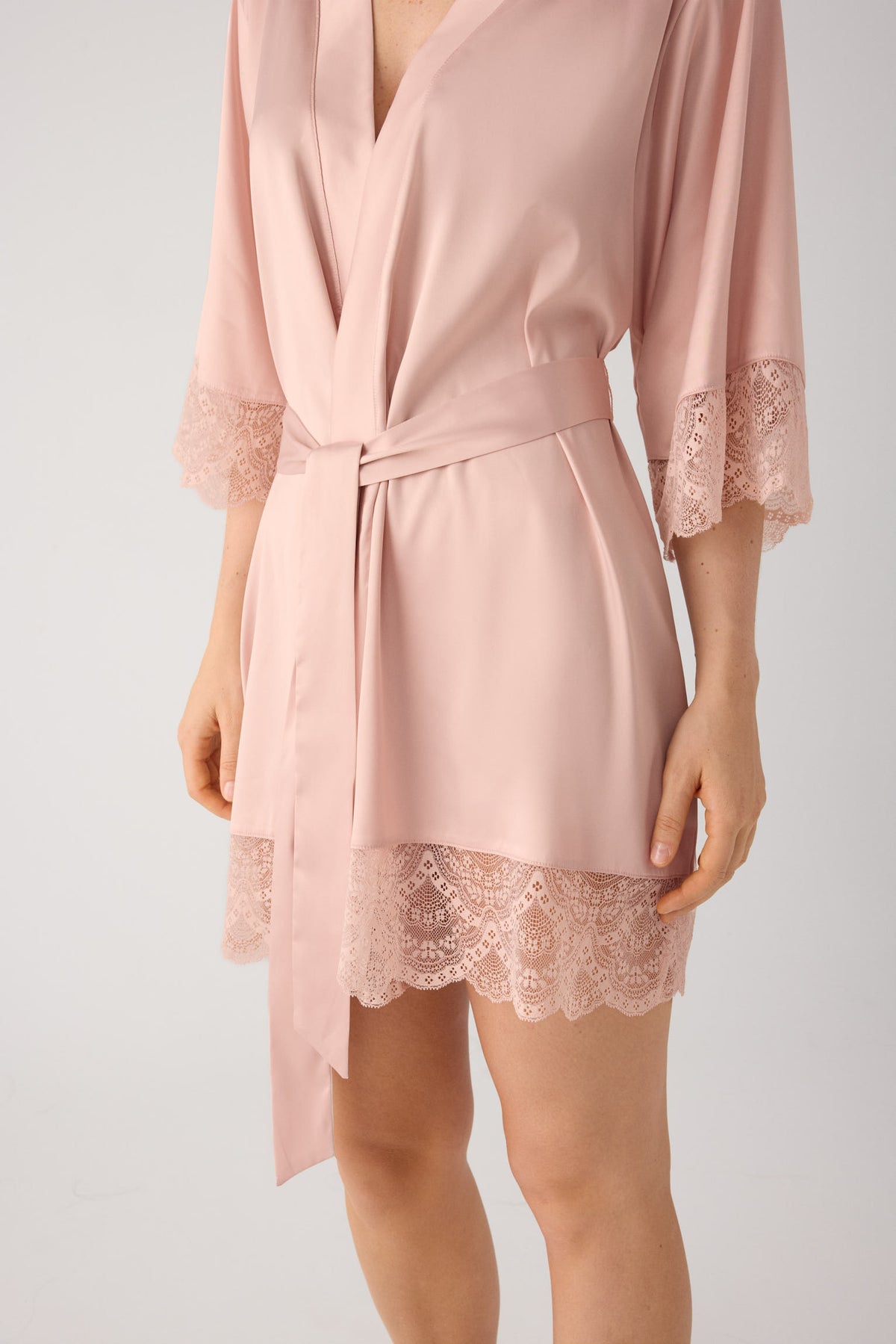 Peignoir lingerie en satin nude | Paula Echevarria Limited Edition