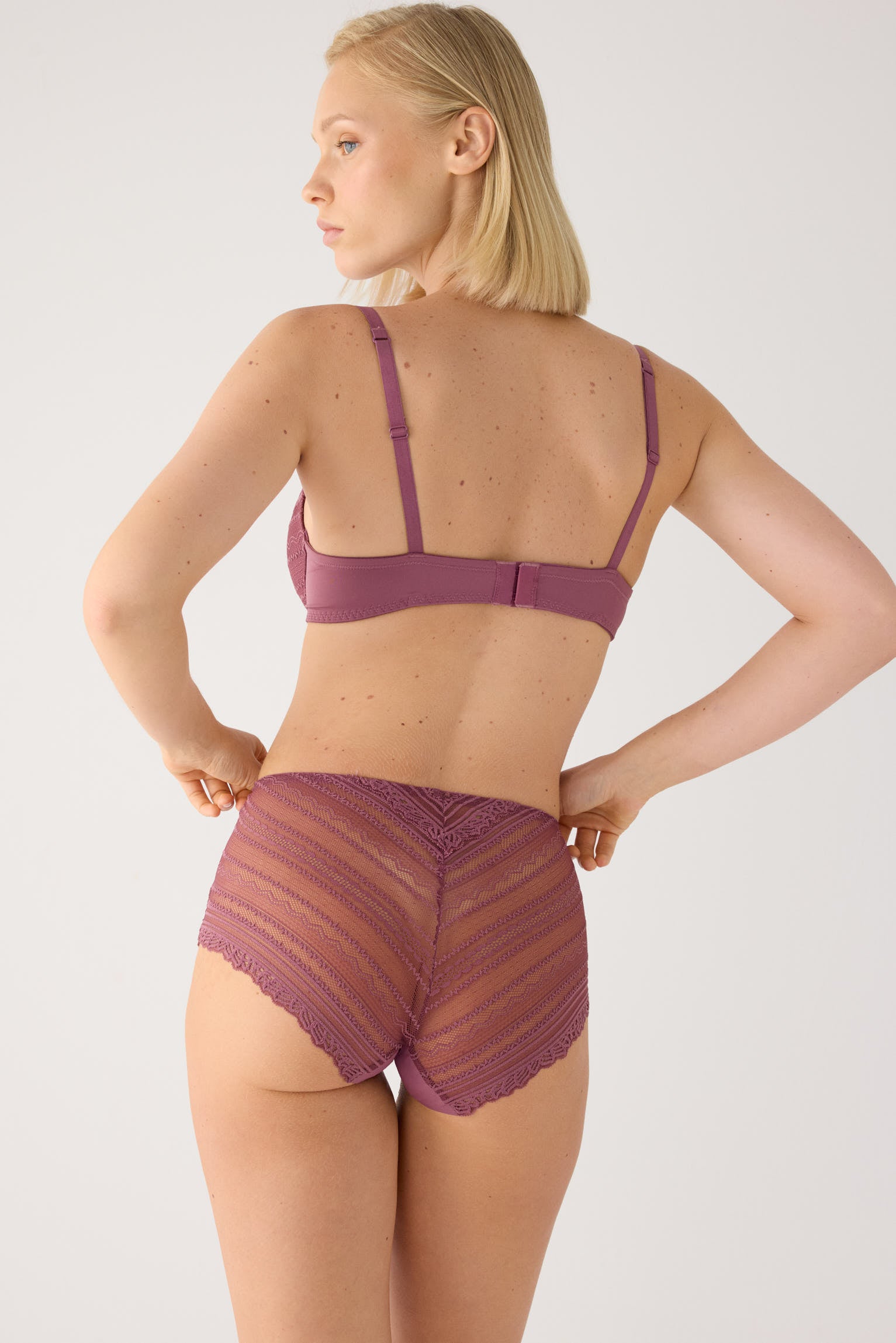 Culotte haute dentelle rose