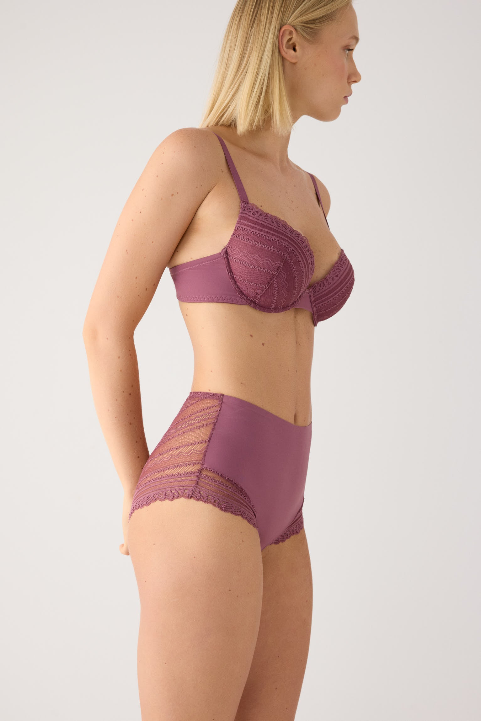 Culotte haute dentelle rose