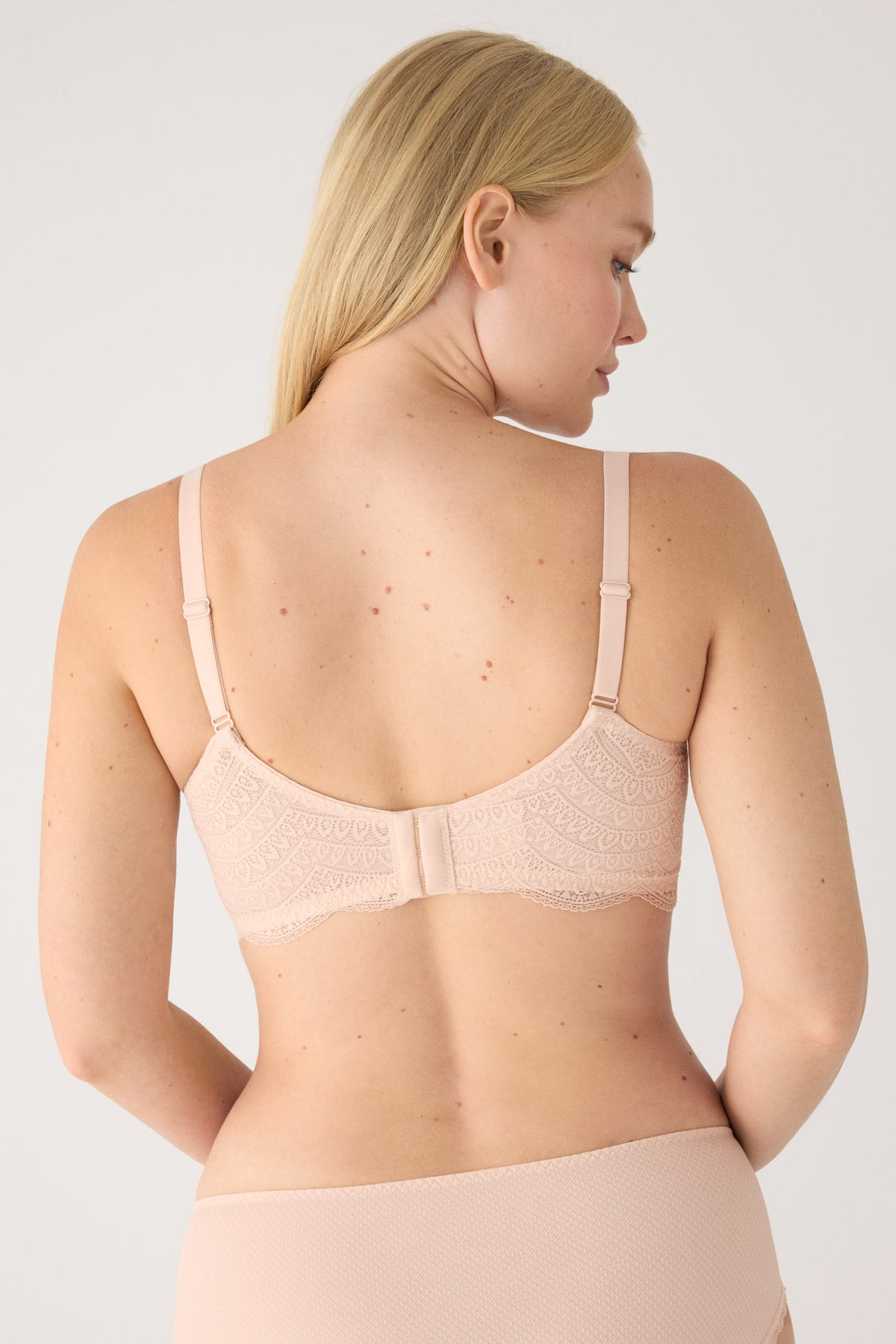 Soutien-gorge emboîtant nude à armatures rembourré