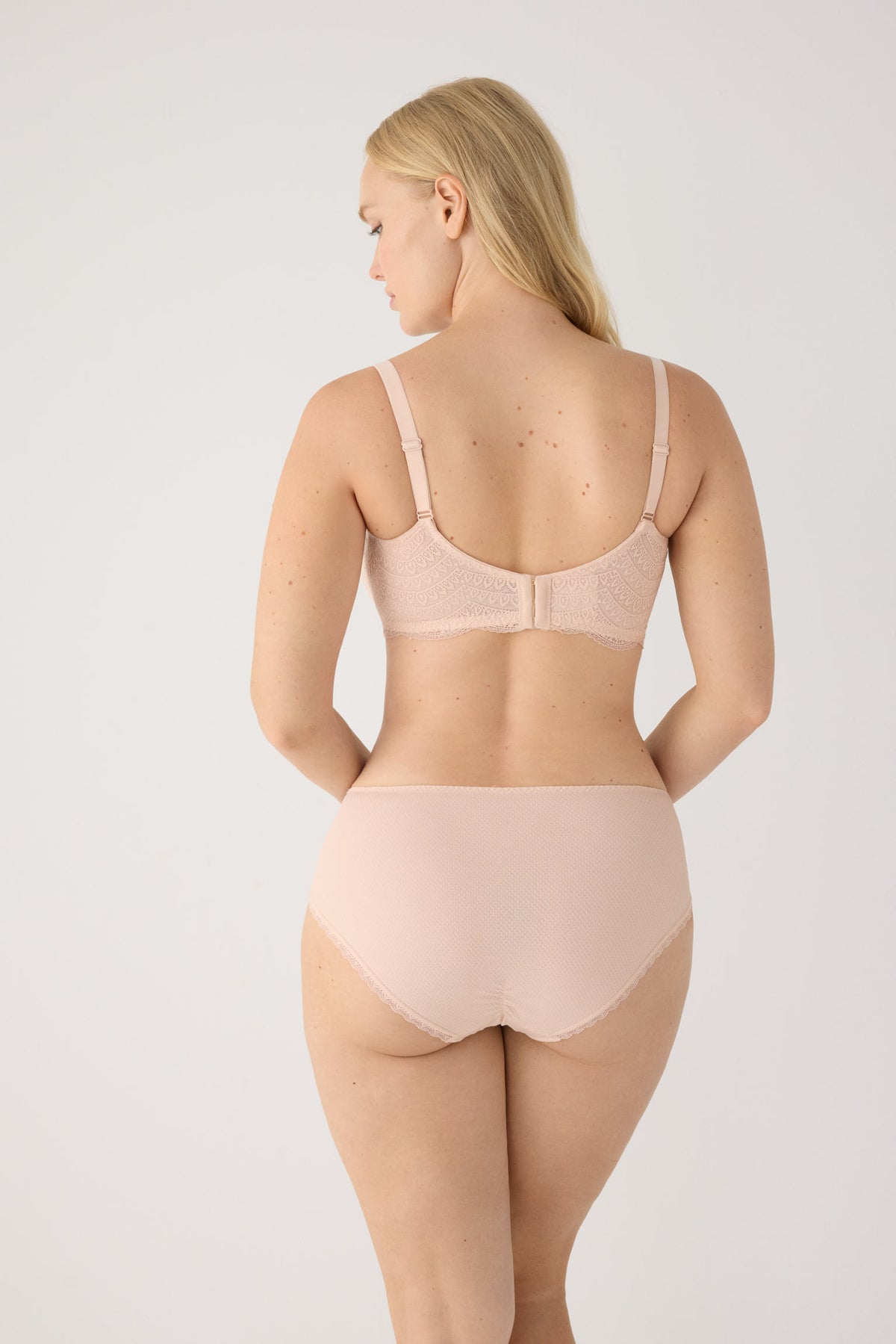 Culotte midi dentelle nude | Paula Echevarria