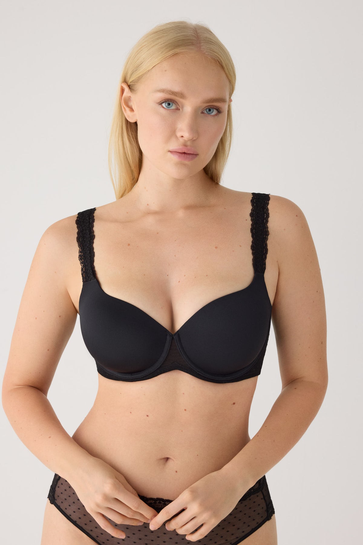 Soutien-gorge emboîtant noir en dentelle à armatures rembourré | Paula Echevarria