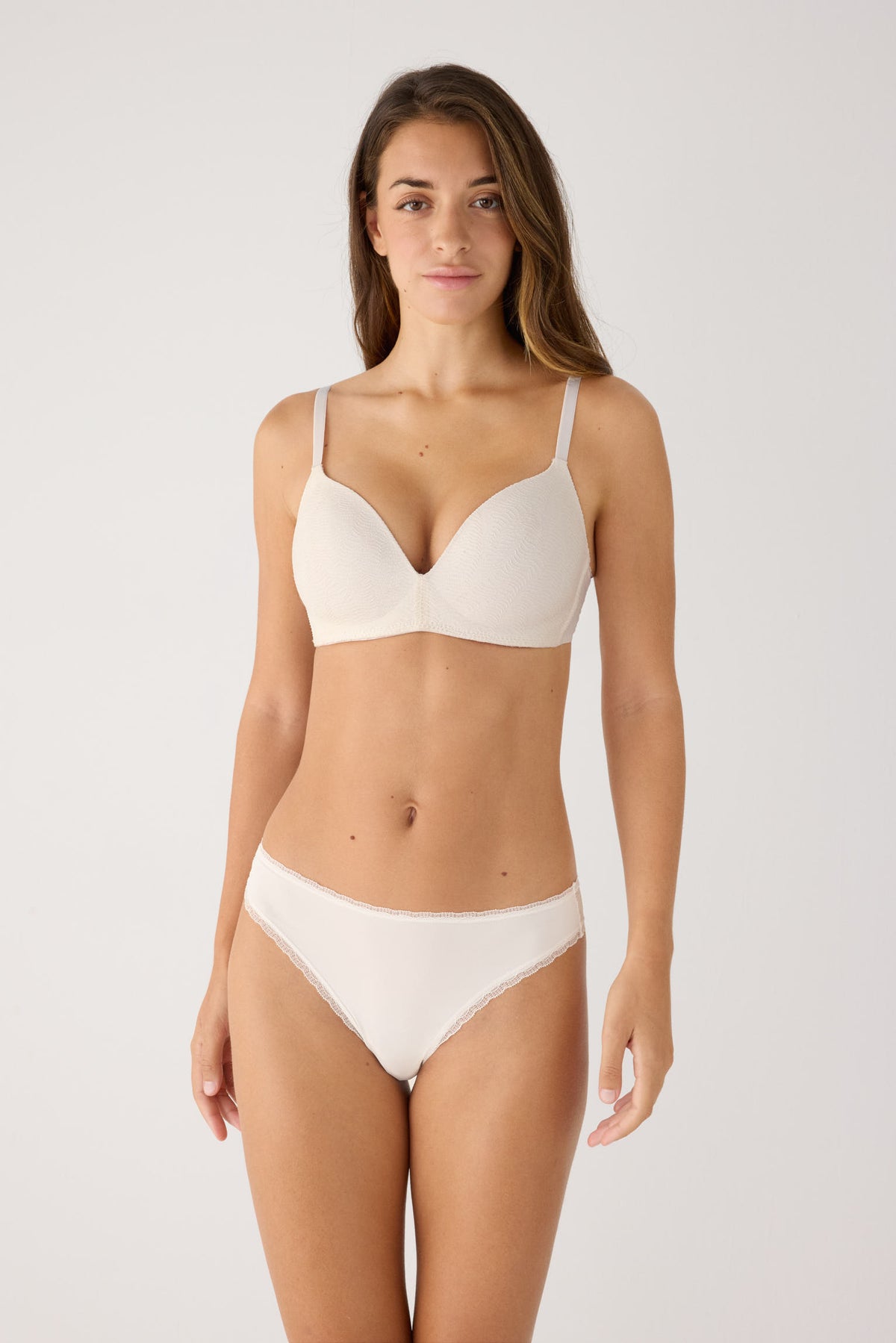 Ensemble ivoire texturé : soutien-gorge sans armatures rembourré et culotte brésilienne