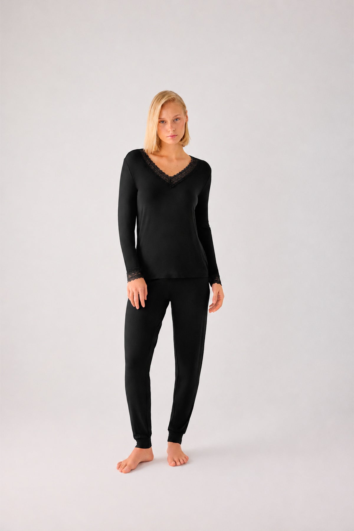 Pyjama long femme léger et doux avec pantalon jogger noir