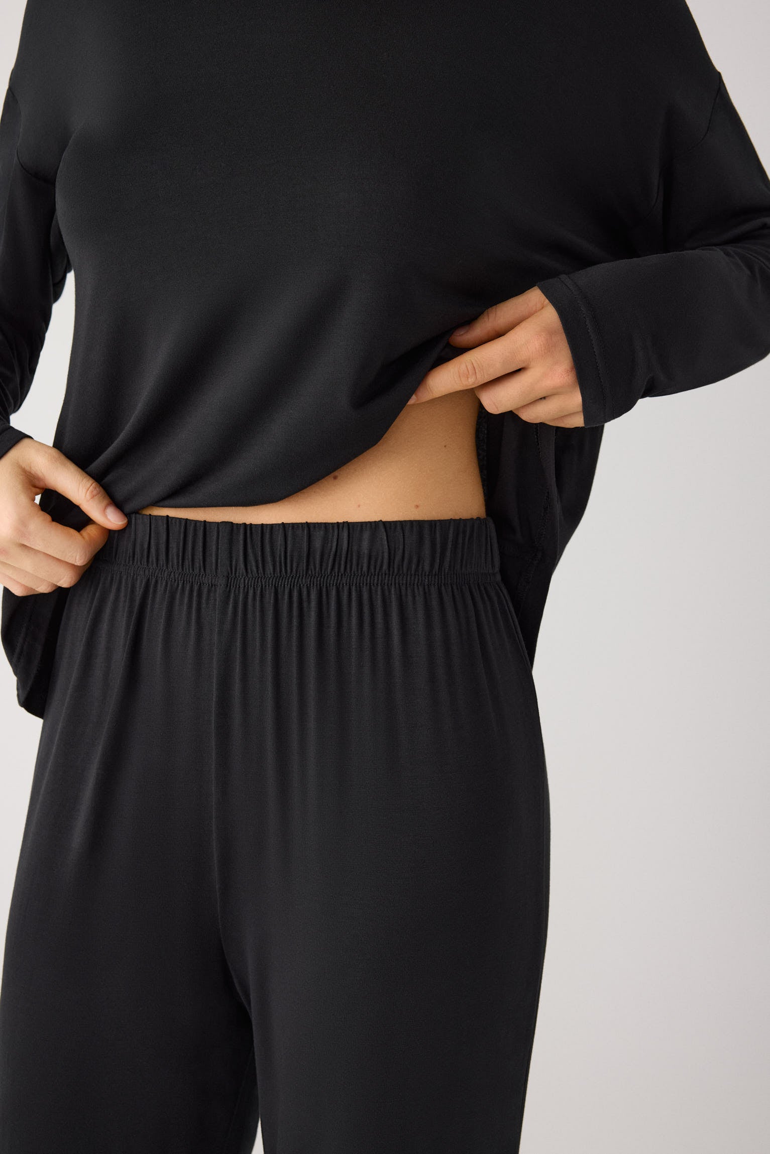 Pyjama long femme léger et doux avec pantalon large noir
