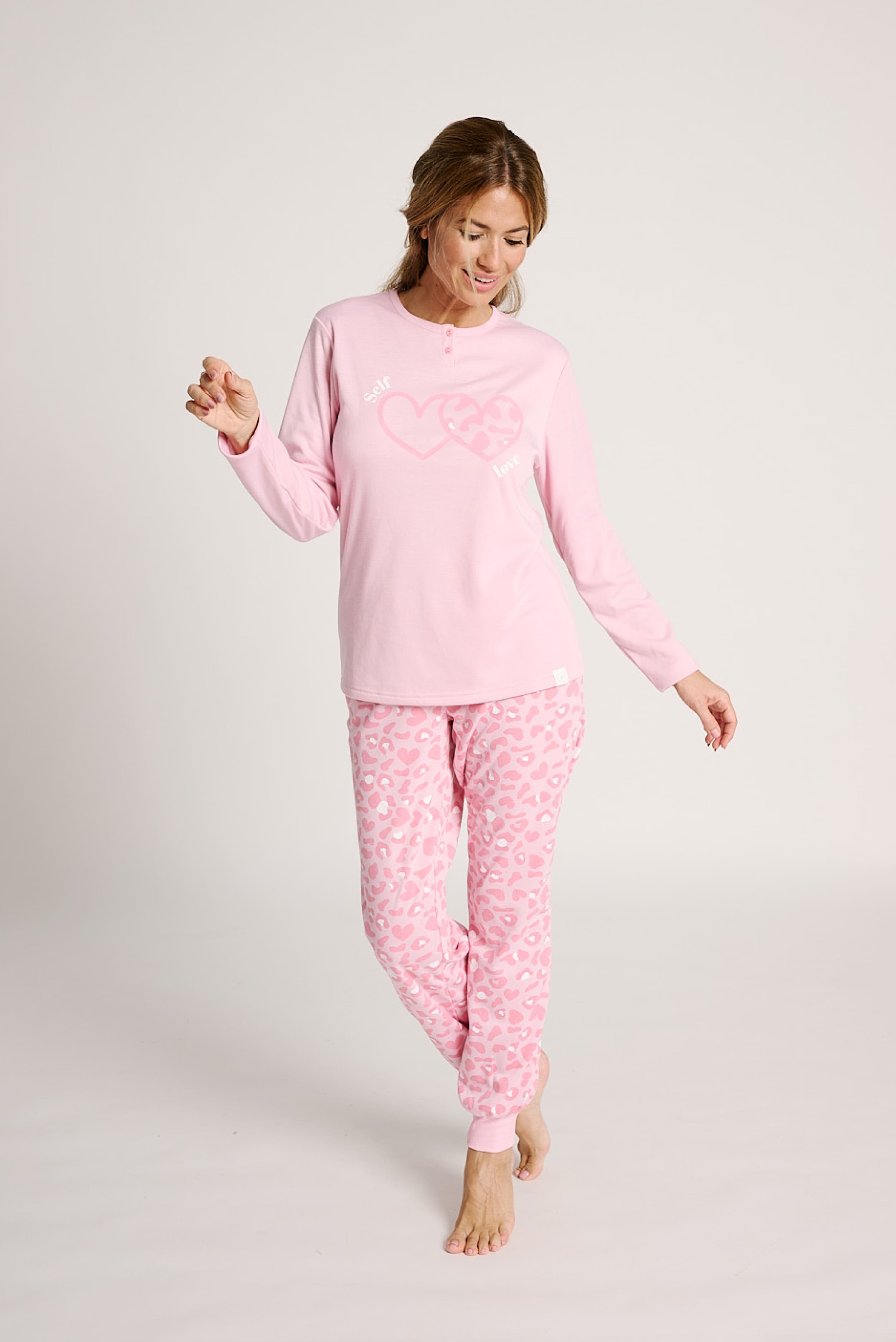 12011025-1-pijama-largo-estampado-corazones-y-animal-print