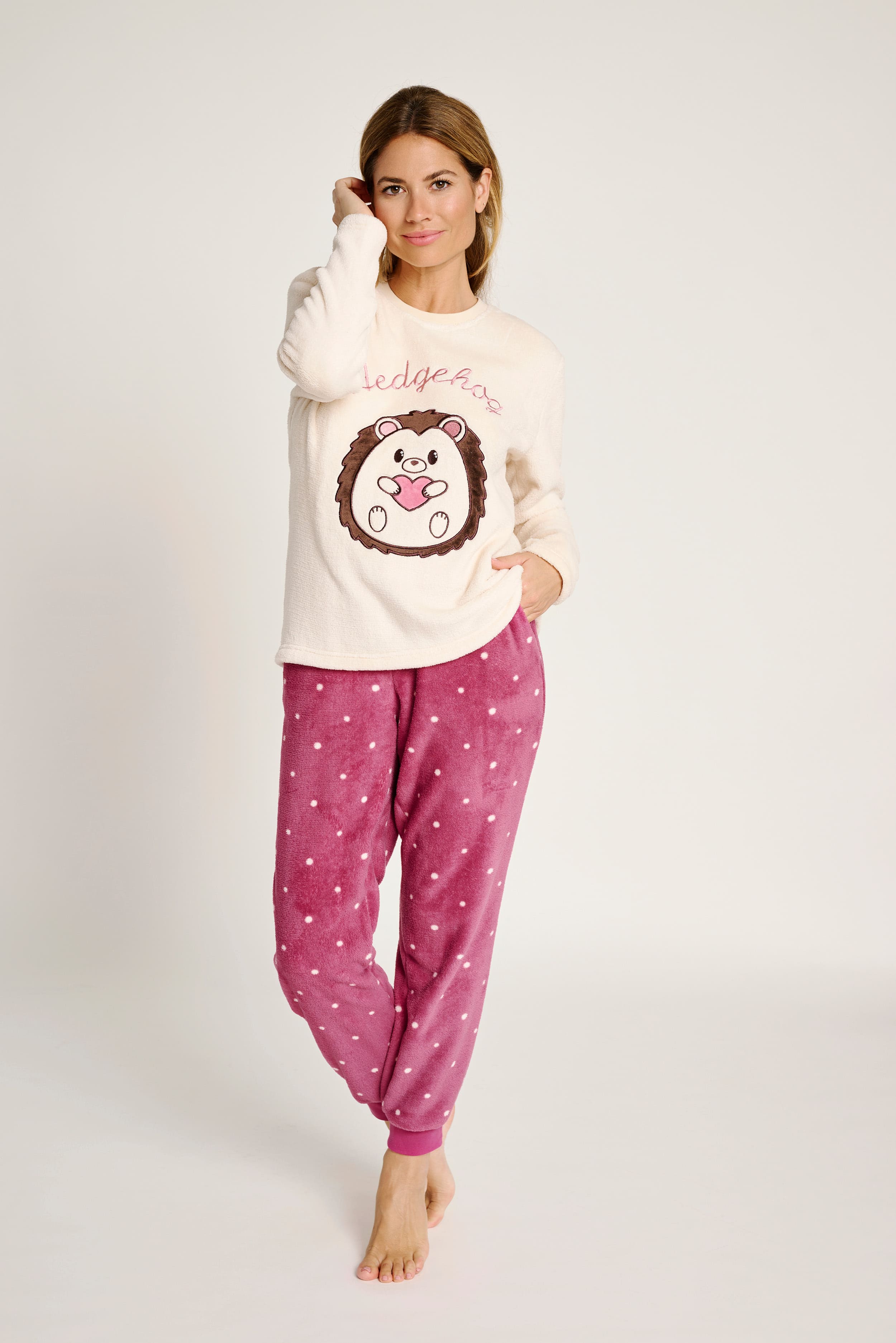 12011031-1-pijama-polar-dibujo-erizo-estampado-lunares