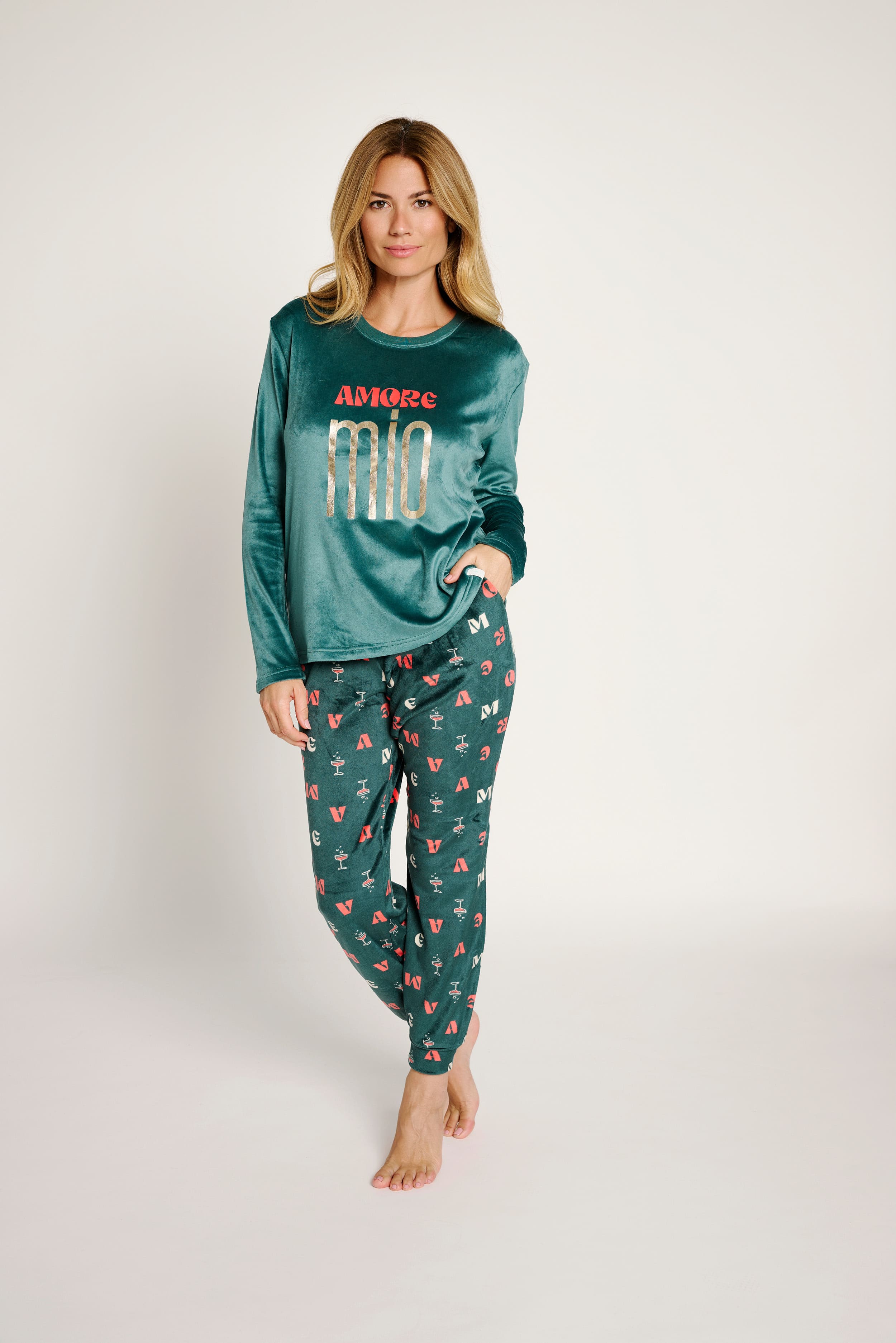 12011041-1-pijama-terciopelo-amore-mio-estampado