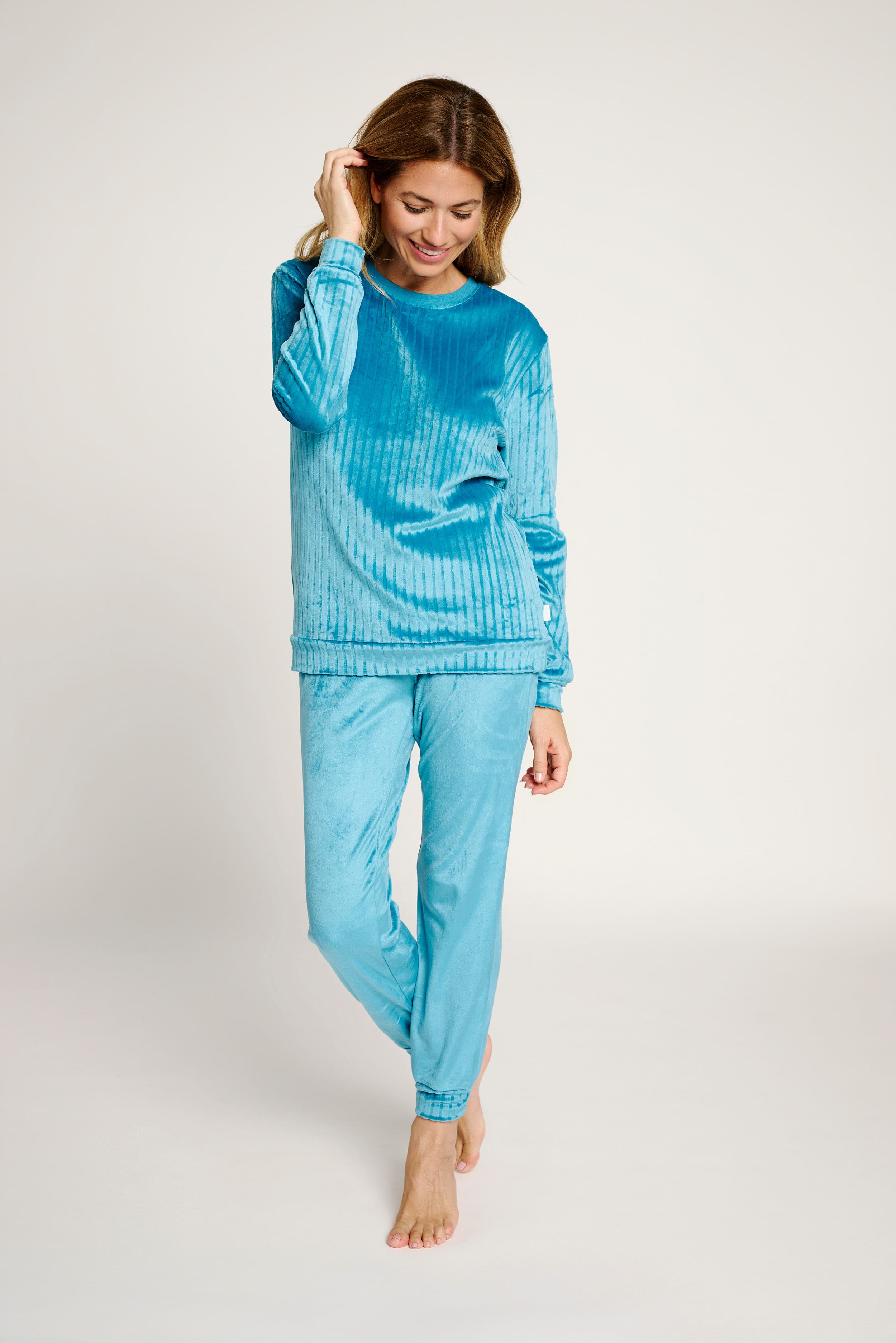 12011045-1-pijama-terciopelo-azul