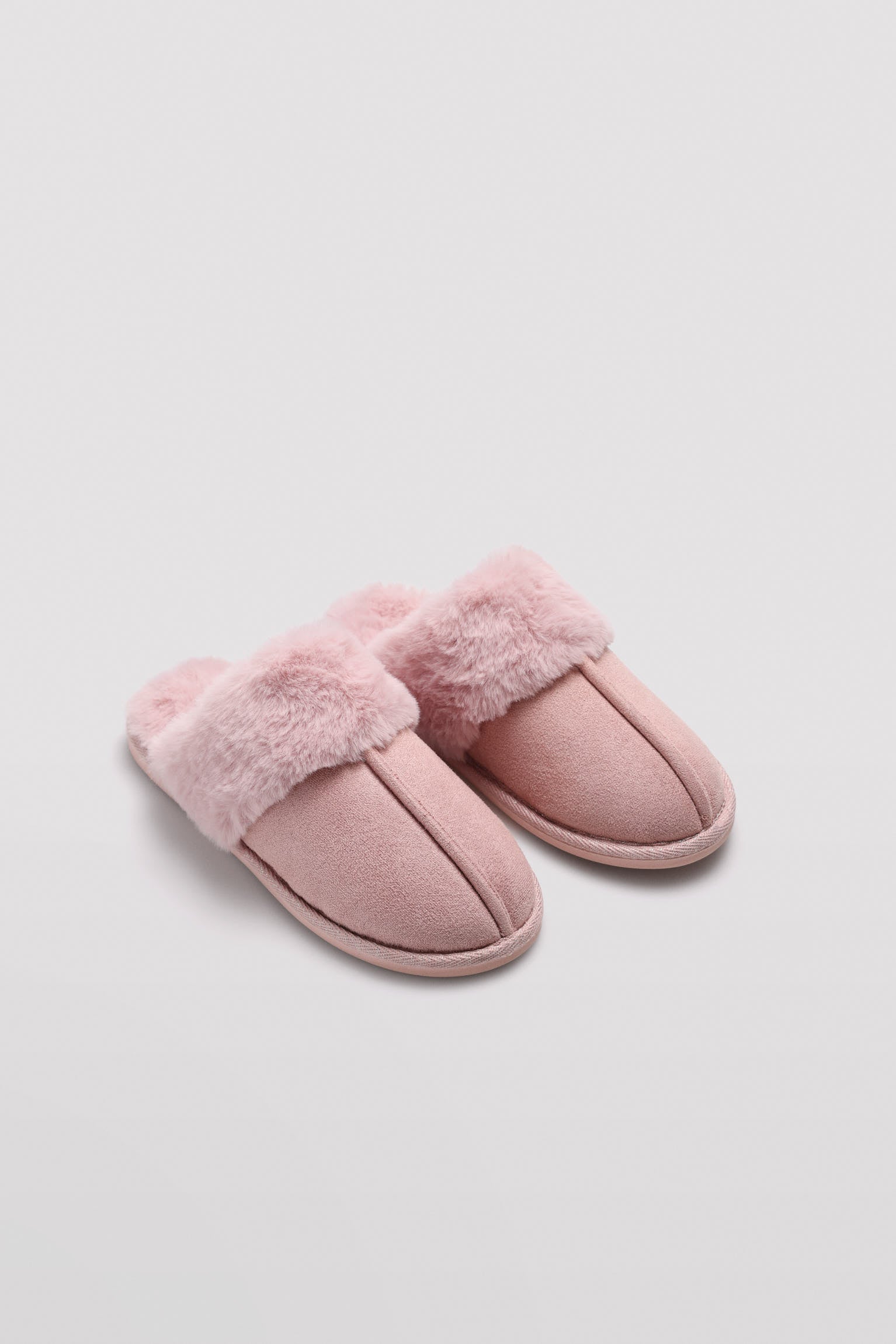 Chaussons basiques en fourrure rose