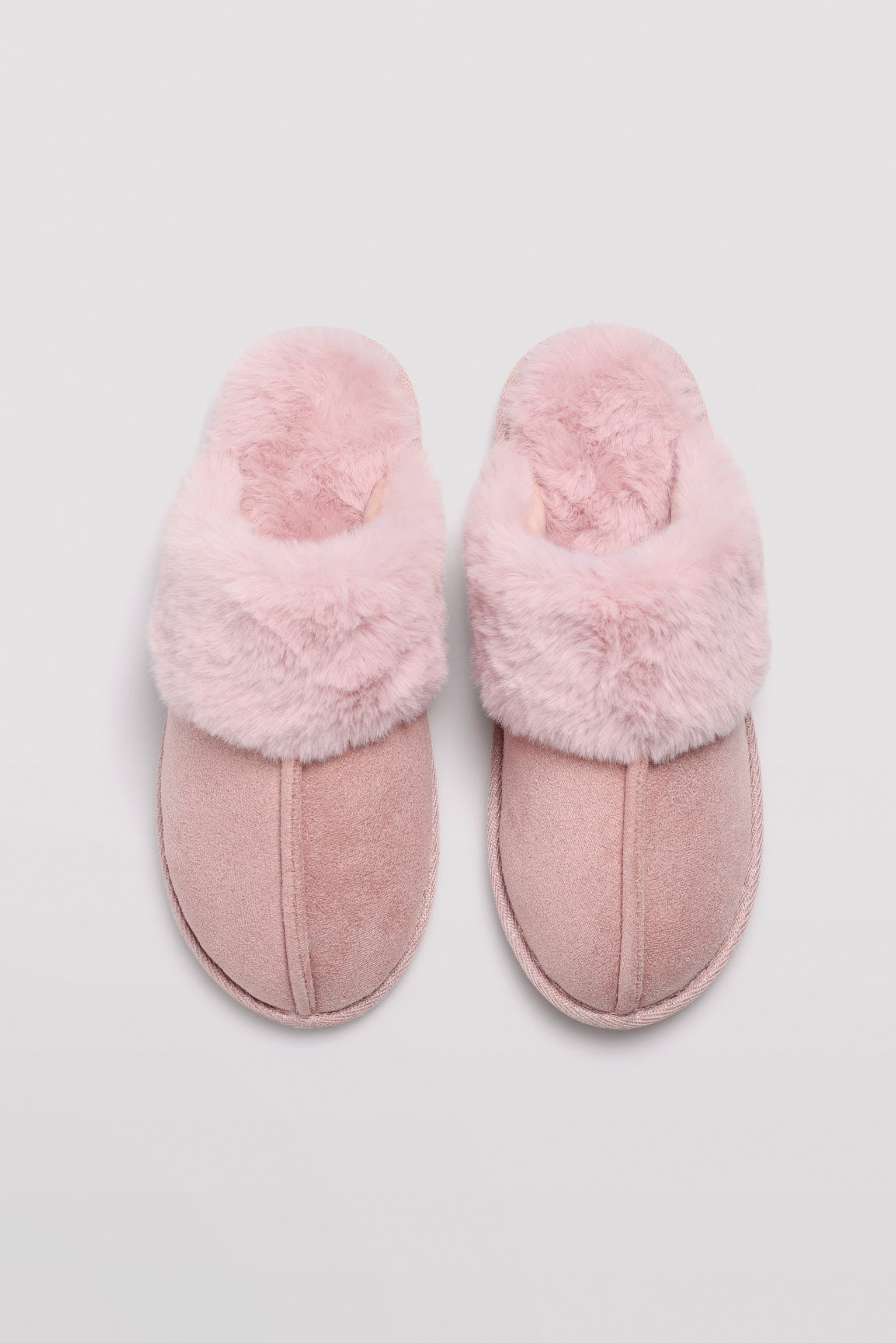 Chaussons basiques en fourrure rose