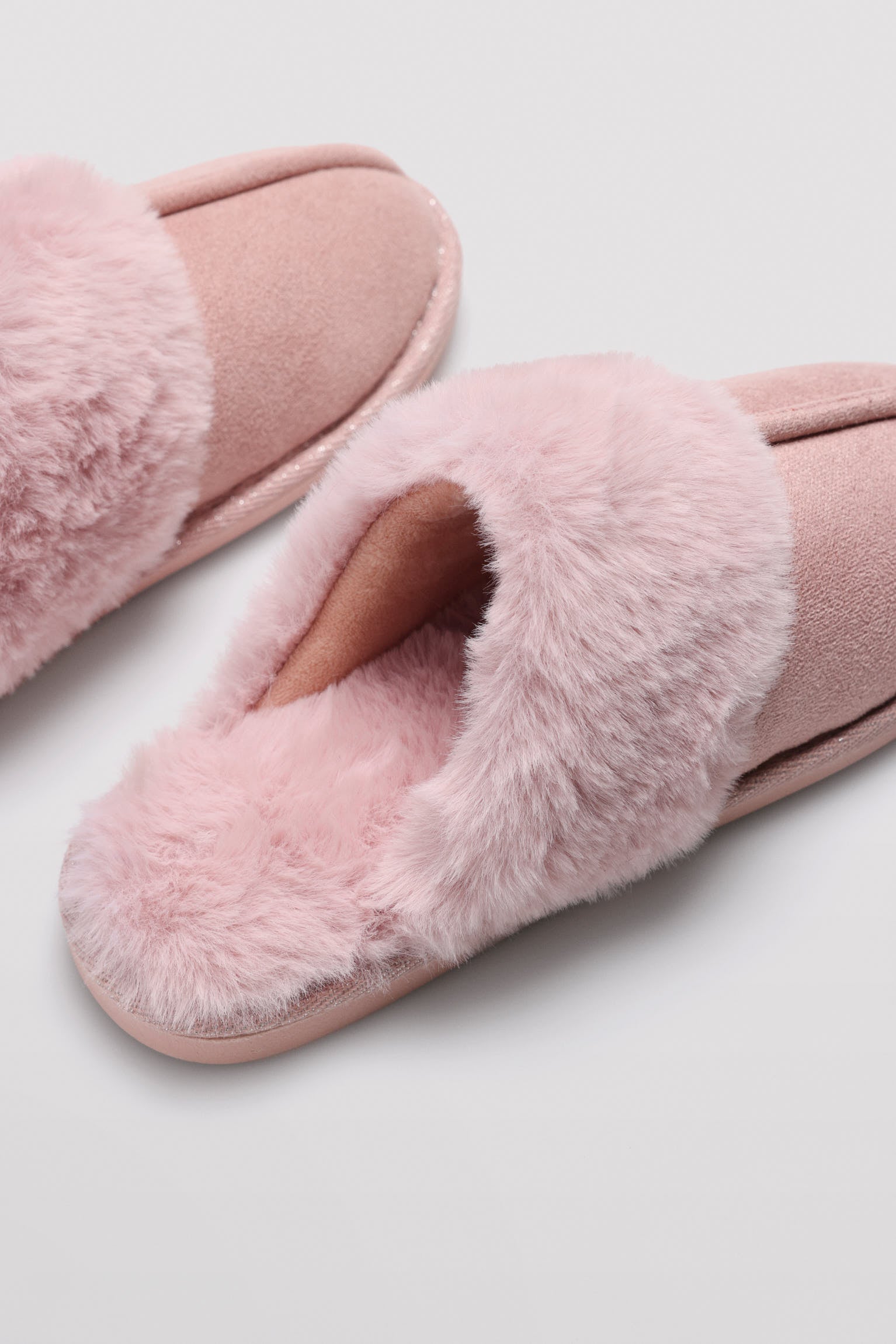 Chaussons basiques en fourrure rose