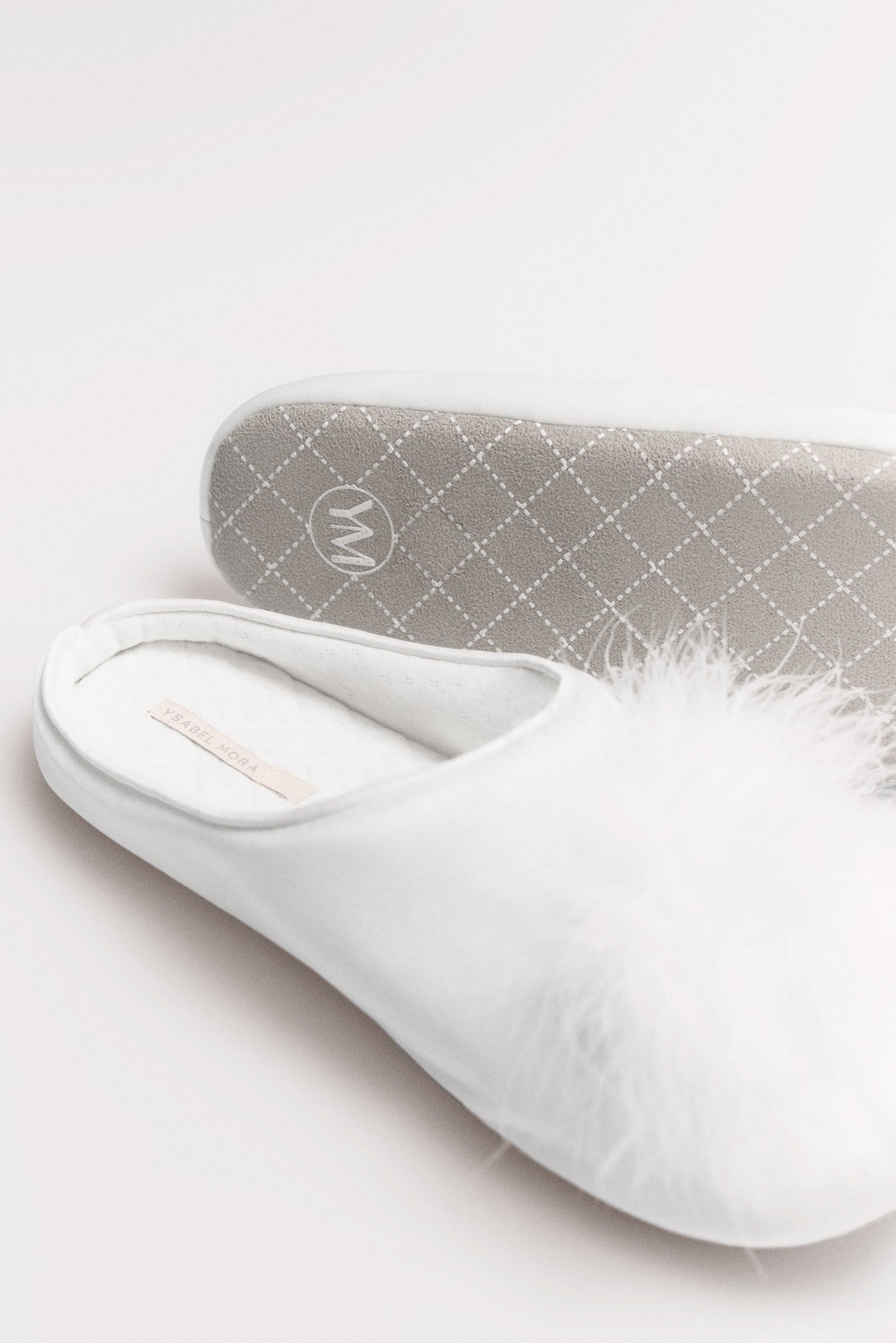 14176-5-zapatillas-de-casa-plumas-marabu-novia-blanco-paula-echevarria
