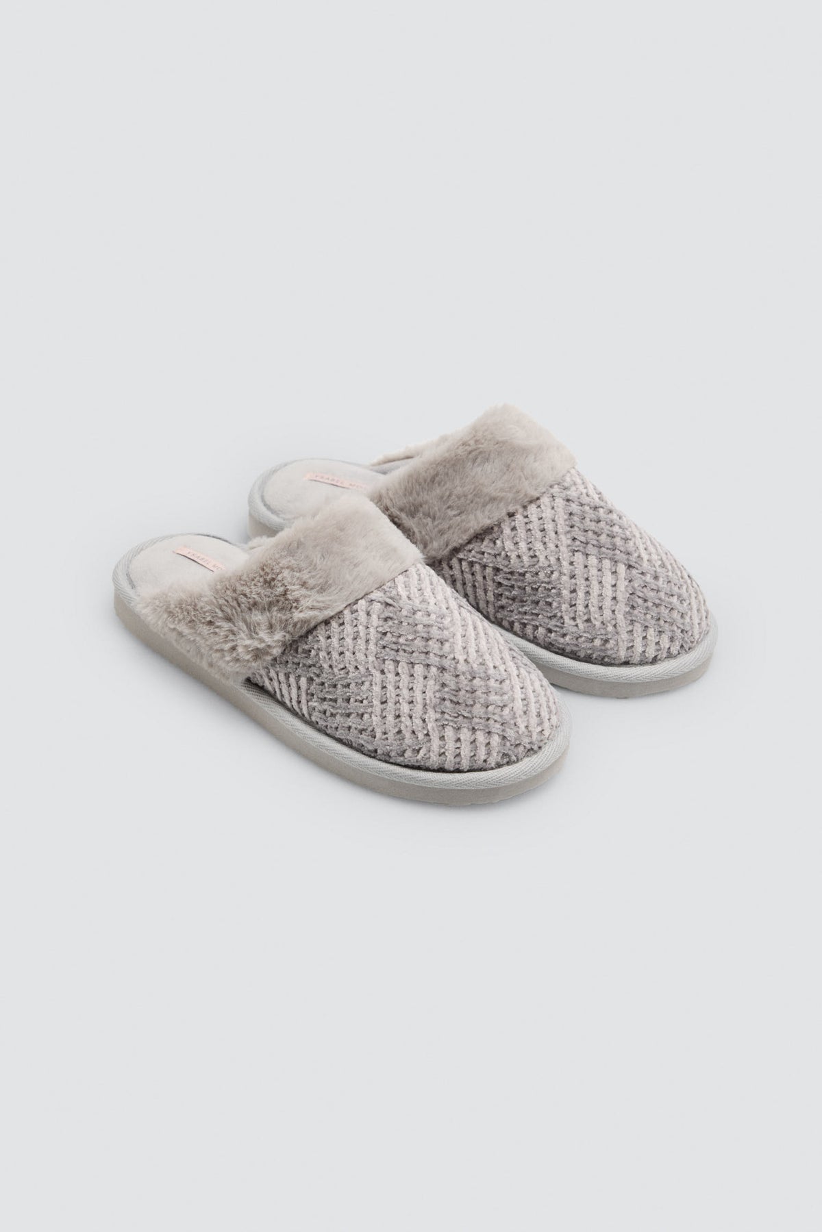 14183-zapatillas-de-casa-mujer-de-pelo-combinado-con-diseno-geometrico