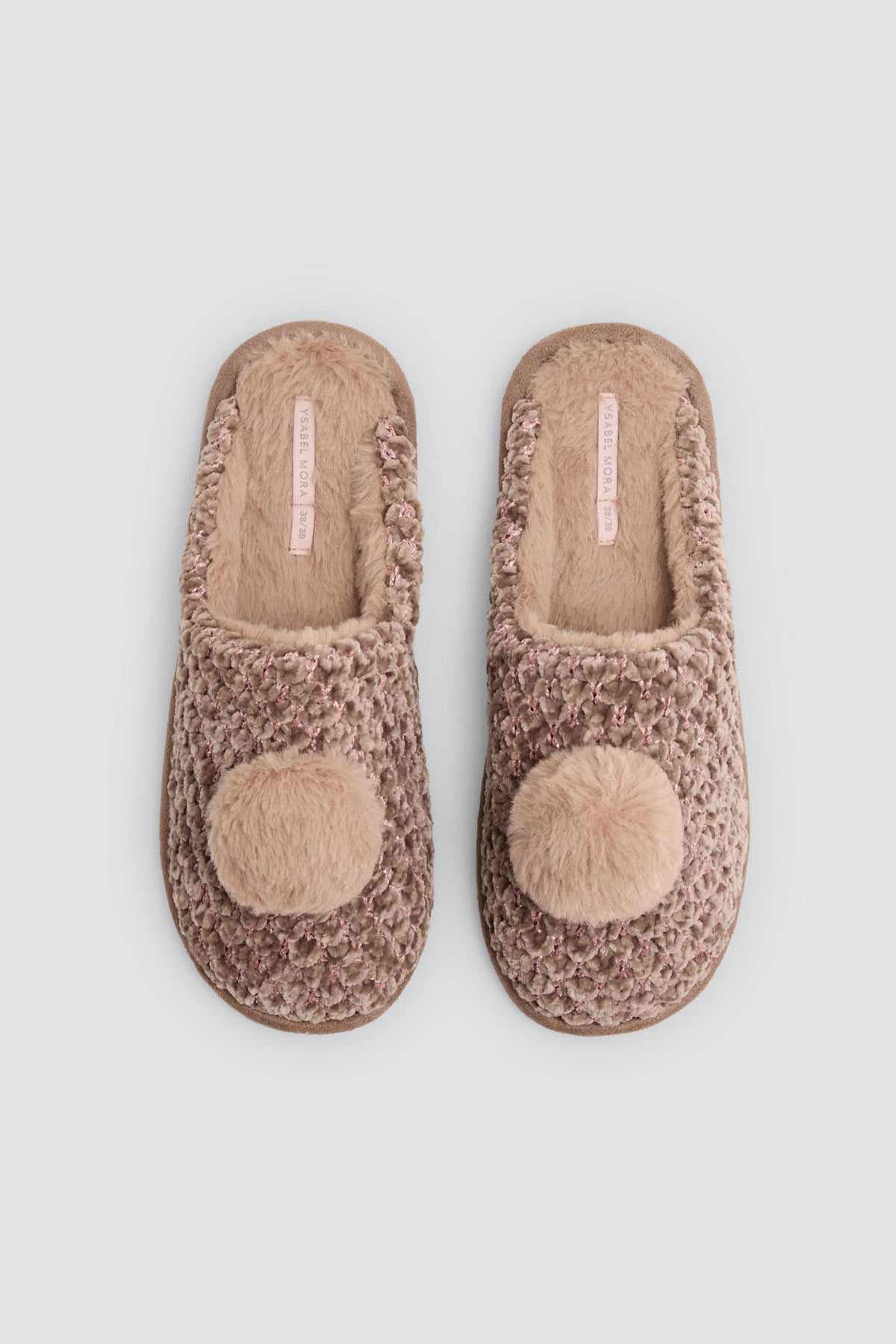 14194-zapatillas-de-casa-mujer-tipo-bota-con-pompones-y-estampado-geometrico