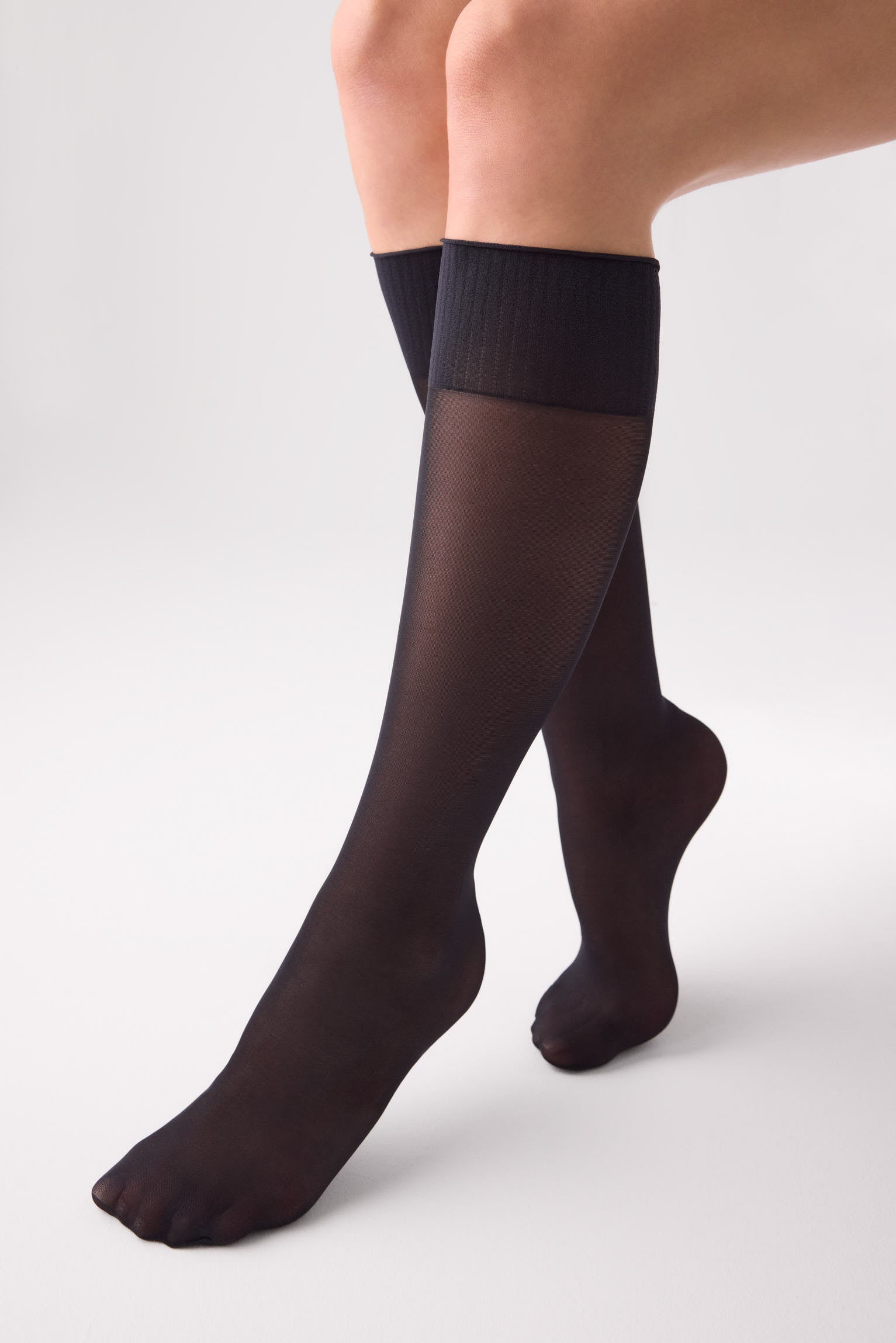 15135-NEGRO-medias-hasta-la-rodilla-40-denier-puntera-invisible-negro