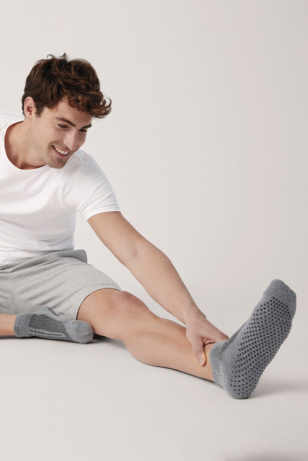 Chaussettes grises de yoga et de pilates