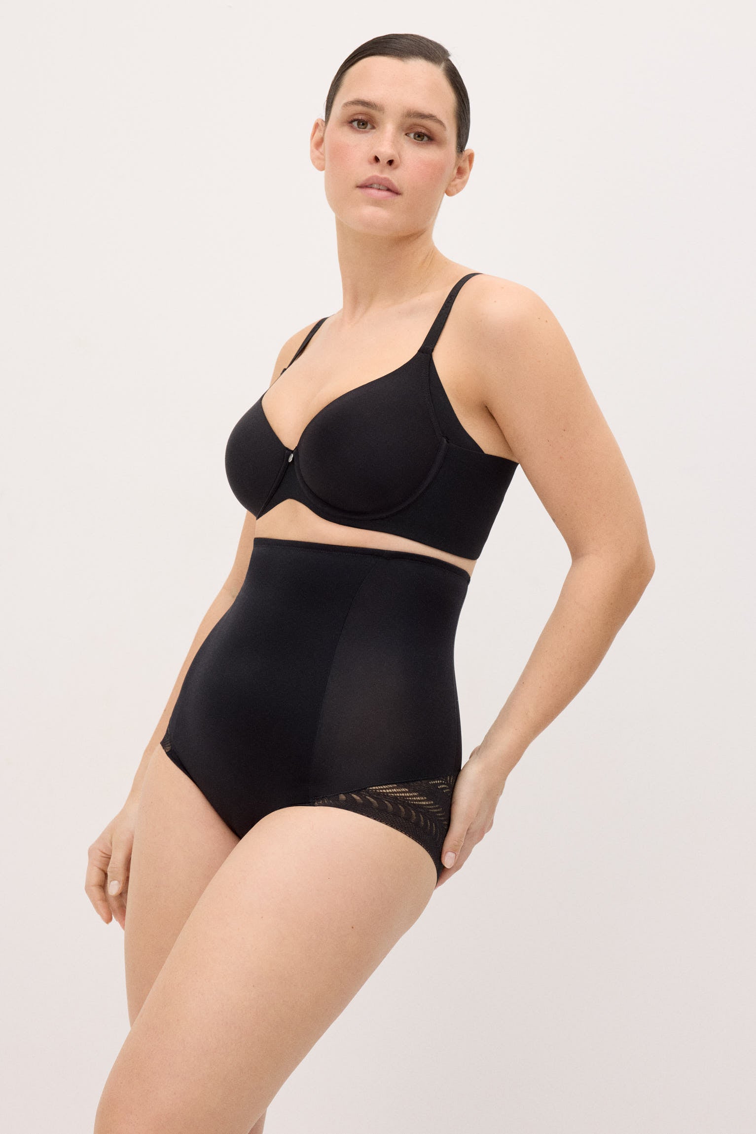 shapewear-fantasia-braga-alta-de-reductora-con-encaje-negra-ysabel-mora