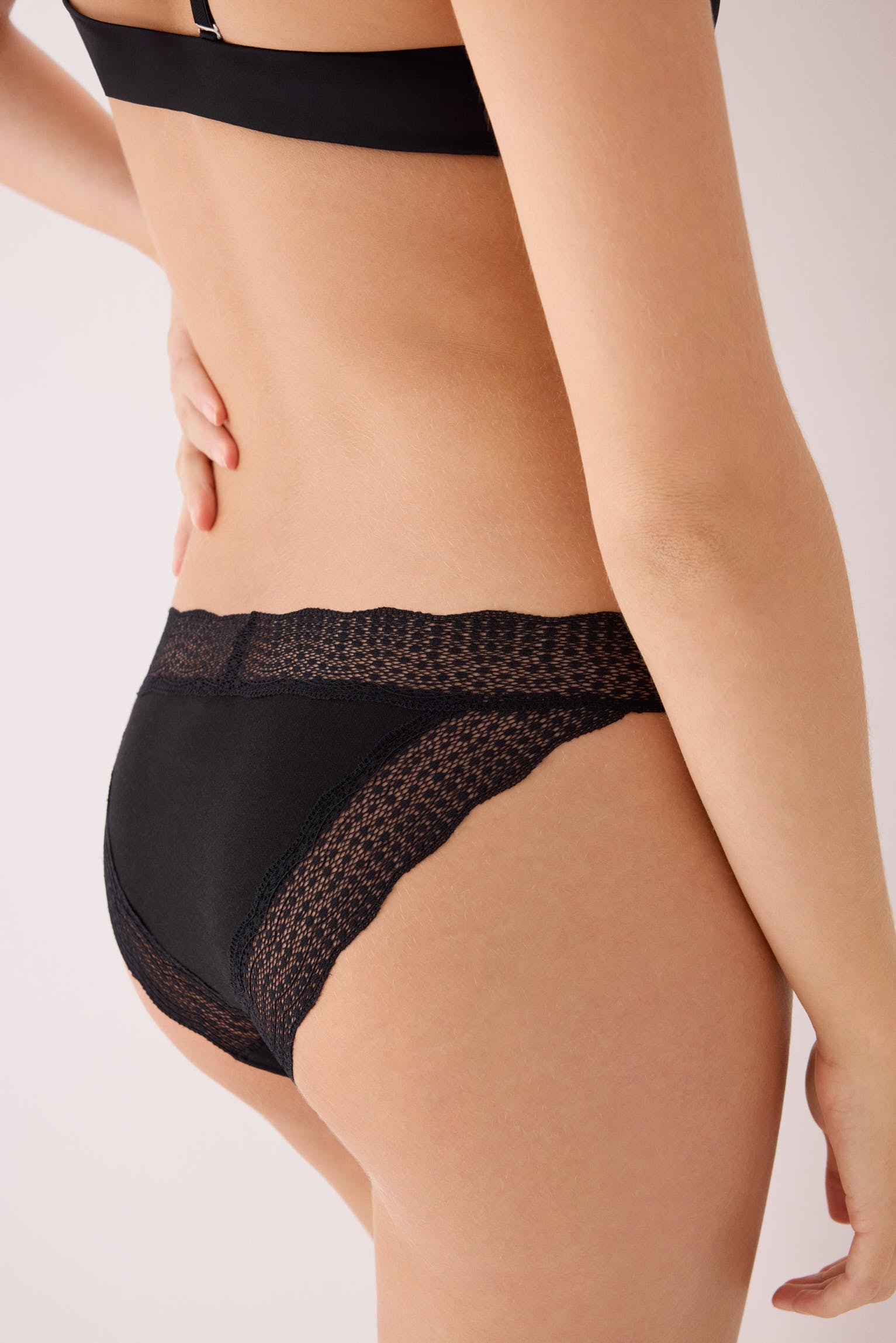 Culotte mini en coton à bordure dentelle noir