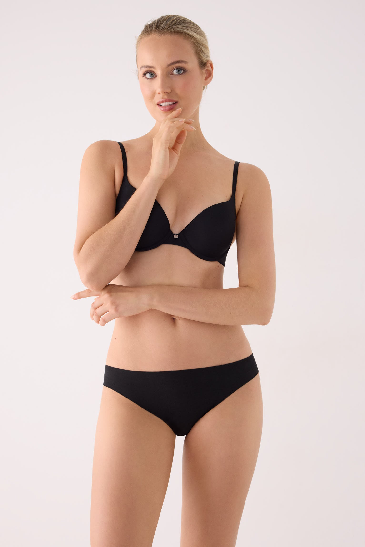 Culotte brésilienne coton découpé au laser avec dentelle noir