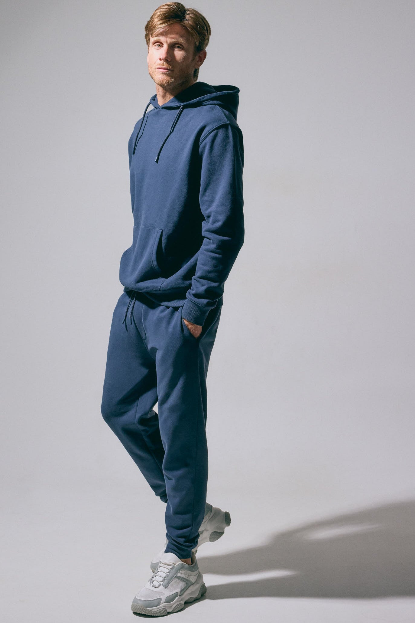Pantalon jogger sport homme bleu marine taille réglable