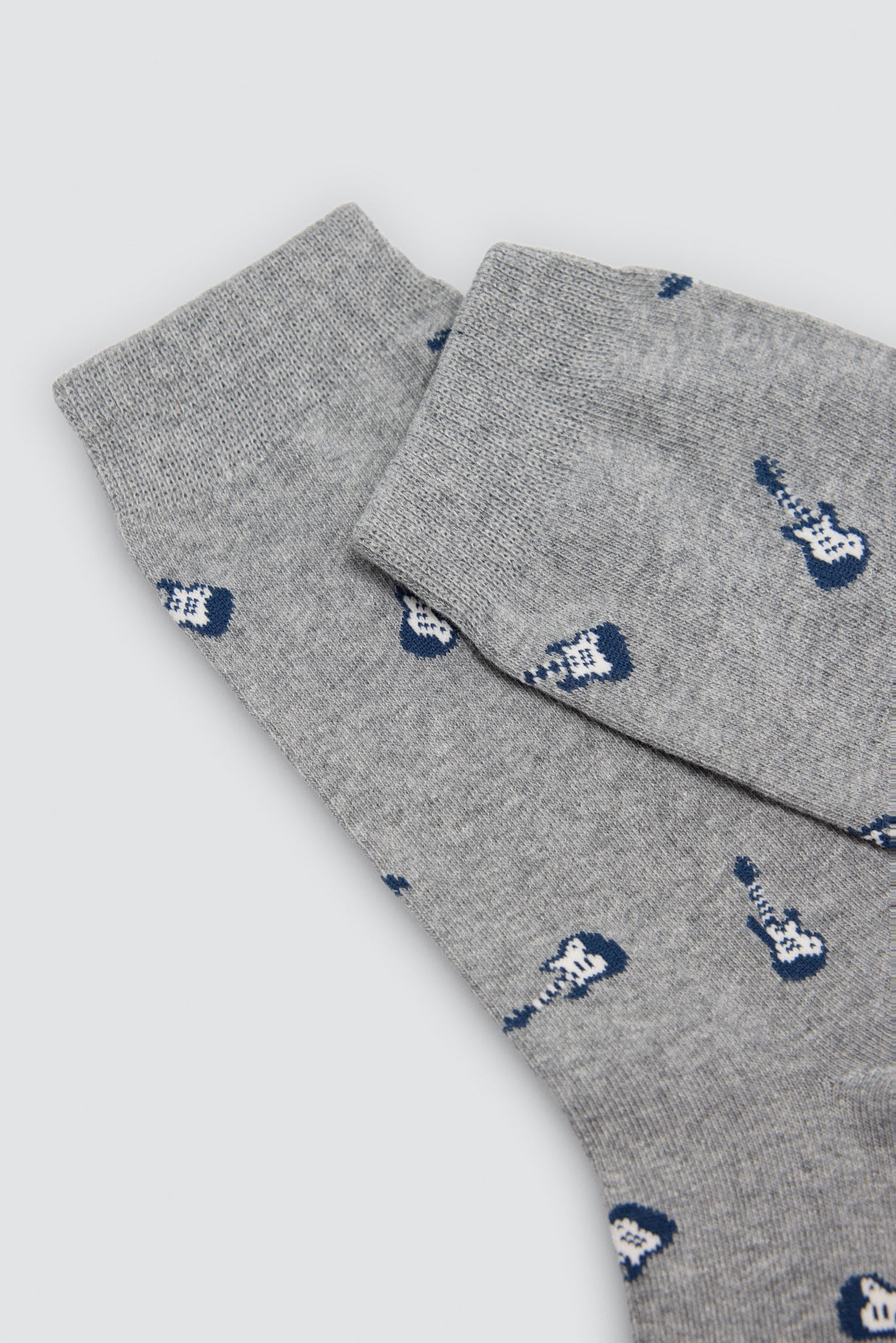Lot de 4 chaussettes imprimé animaux, guitares et fusées