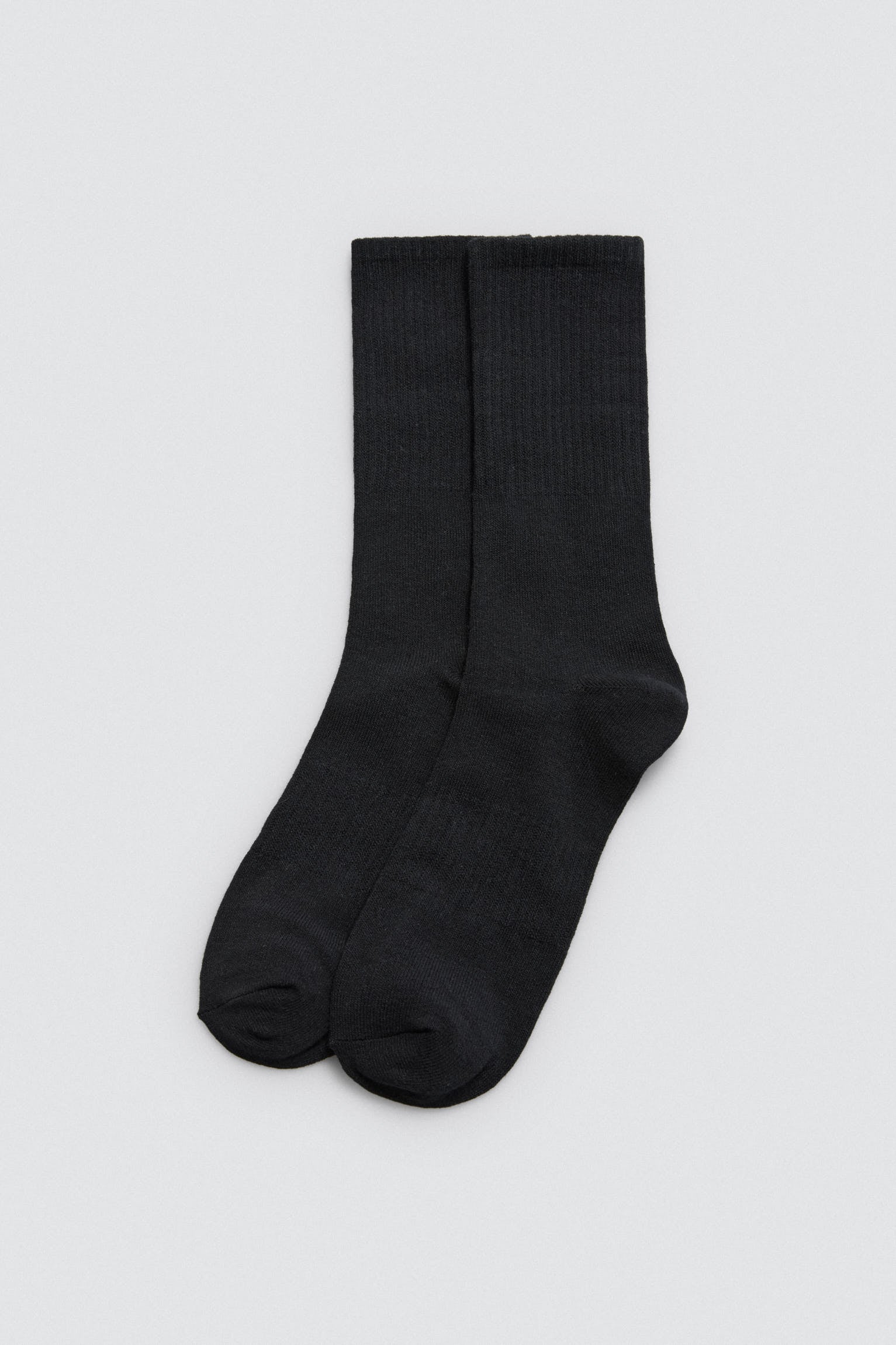 22967-1-calcetines-basicos-lisoso-largos-ysabel-mora-negro