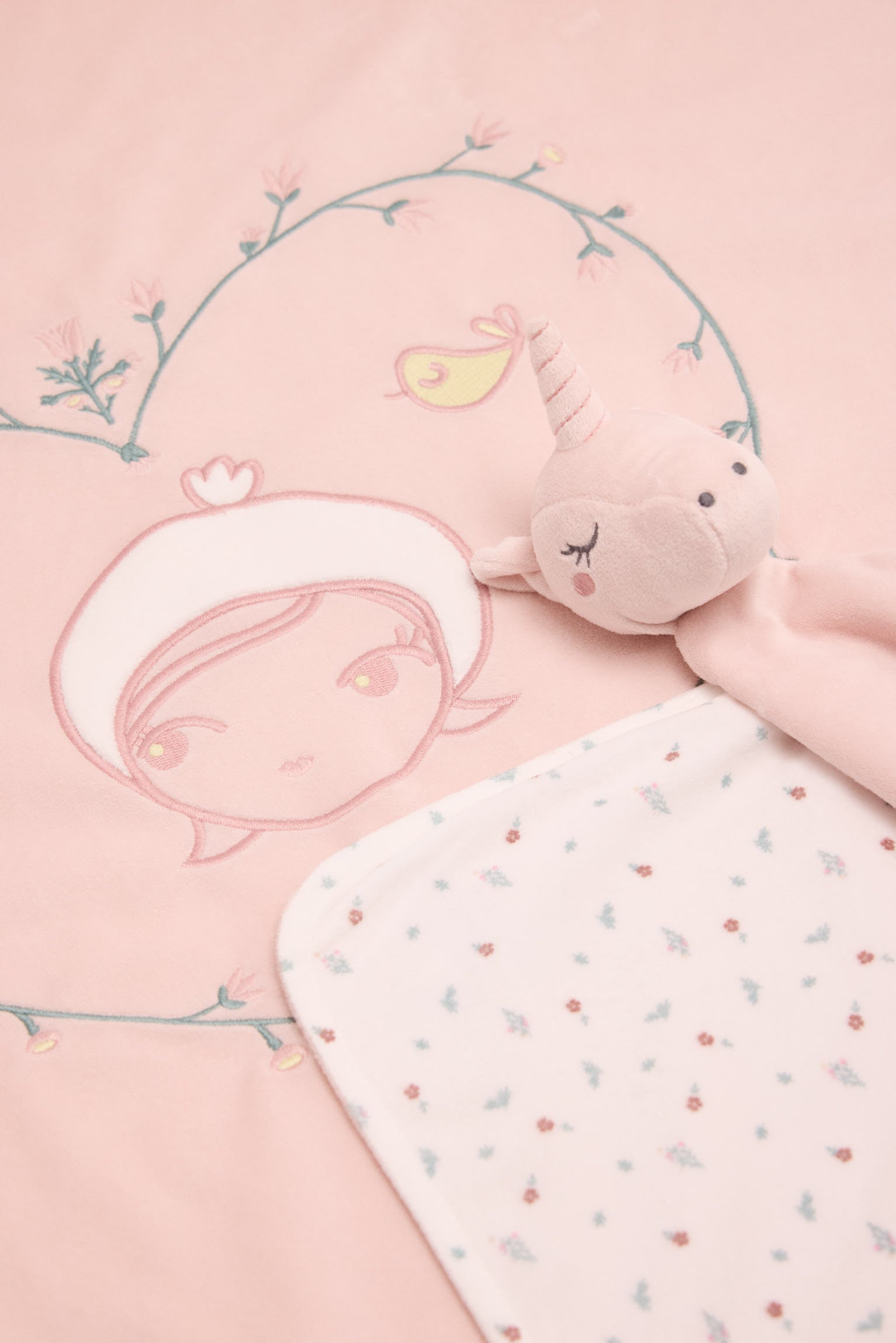 Set bebé manta y doudou dibujo muñeca - Ysabel Mora