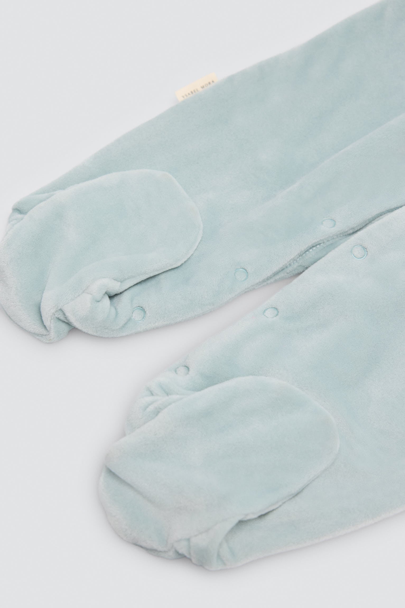 Pelele bebé terciopelo detalles bordados Love - Ysabel Mora