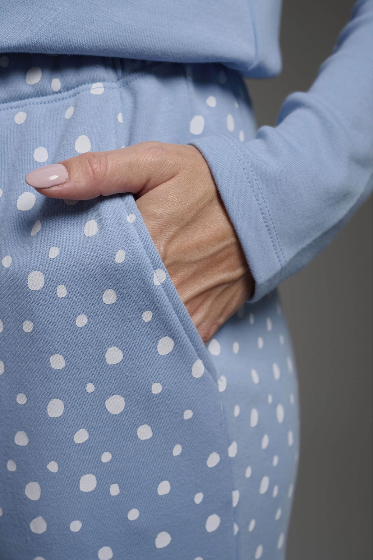 26215-pijama-largo-afelpado-mujer-estampado-dots-azul