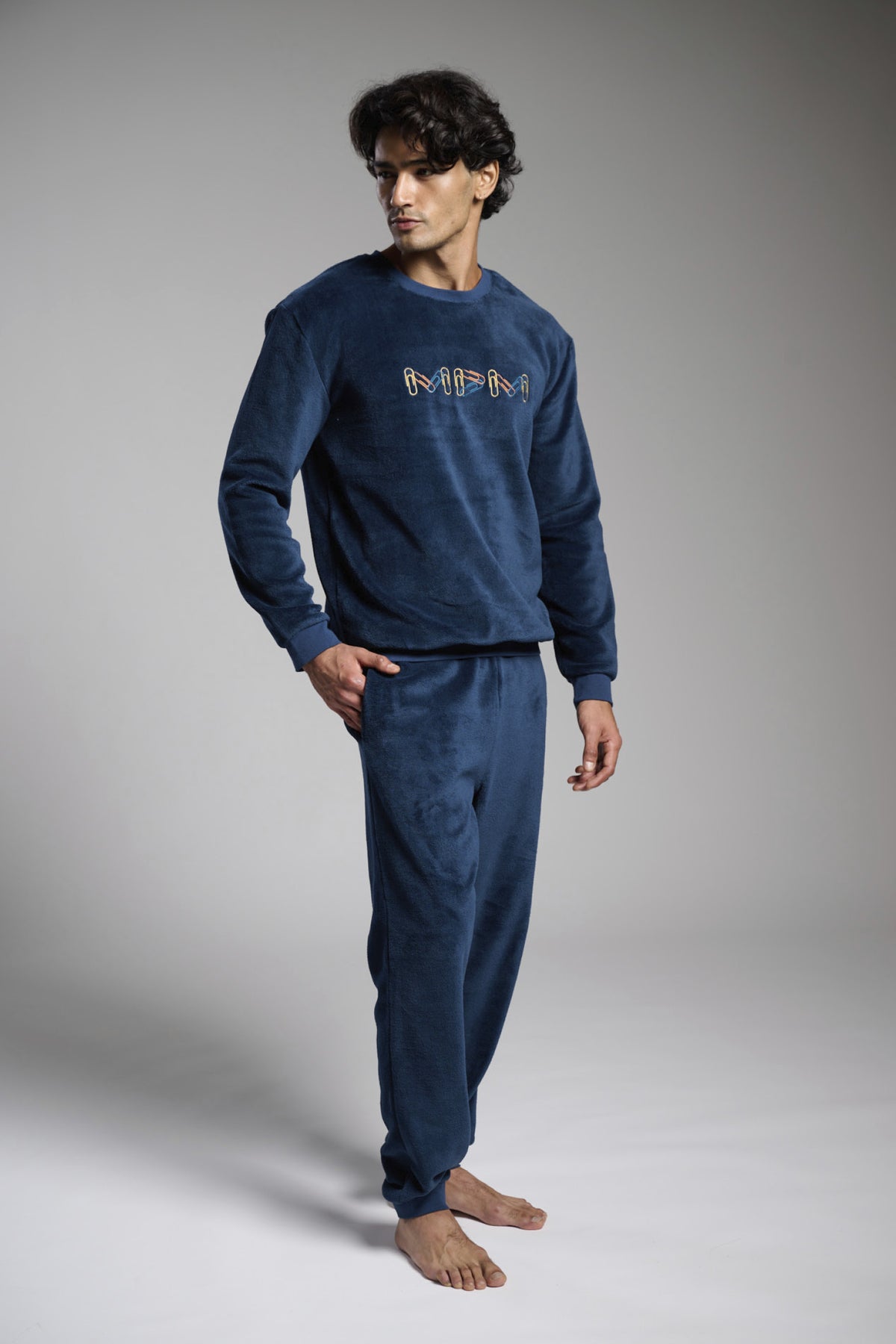 Pyjama long homme polaire corail bleu marine détail brodé