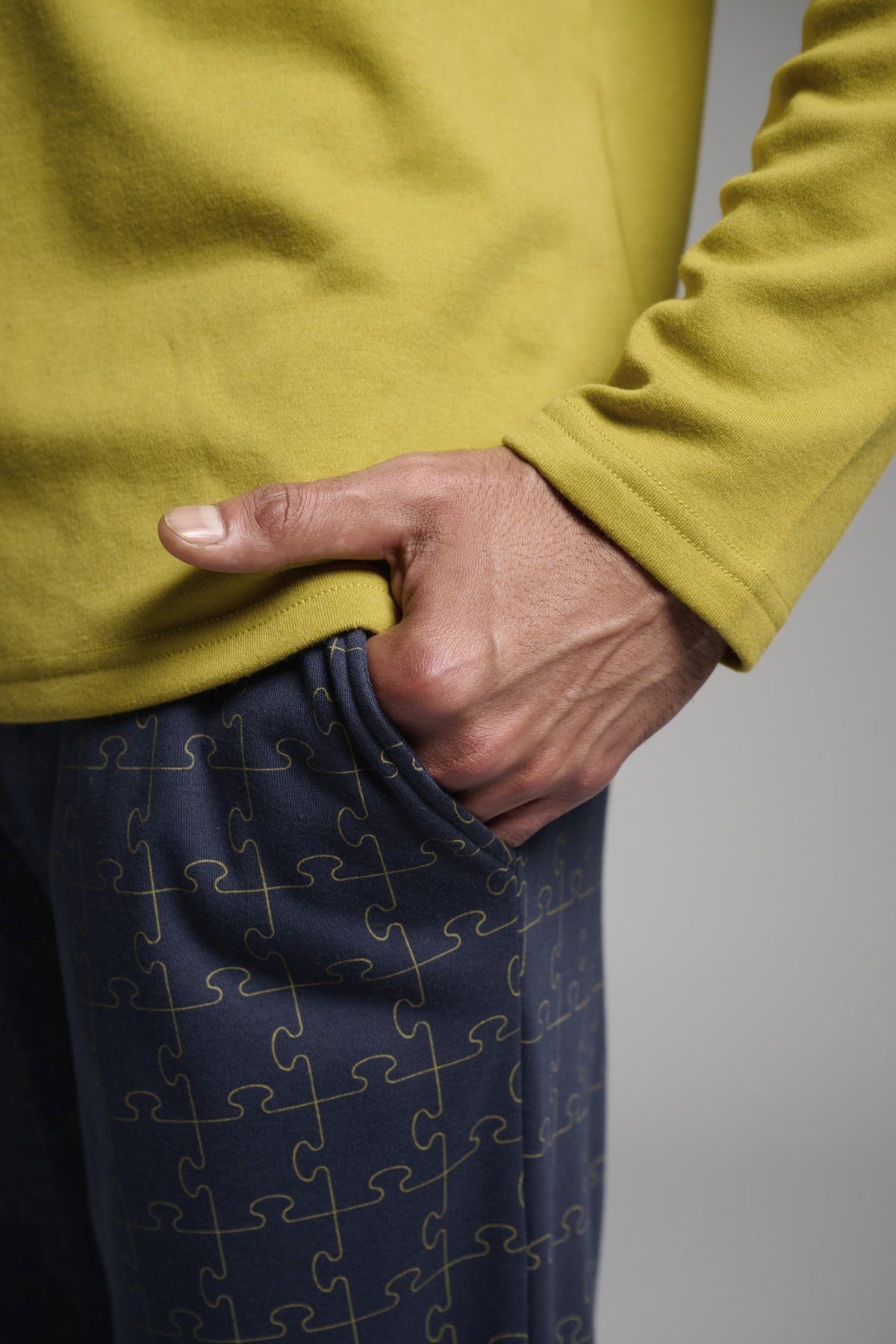 Pyjama long homme molletonné imprimé puzzle détail poche