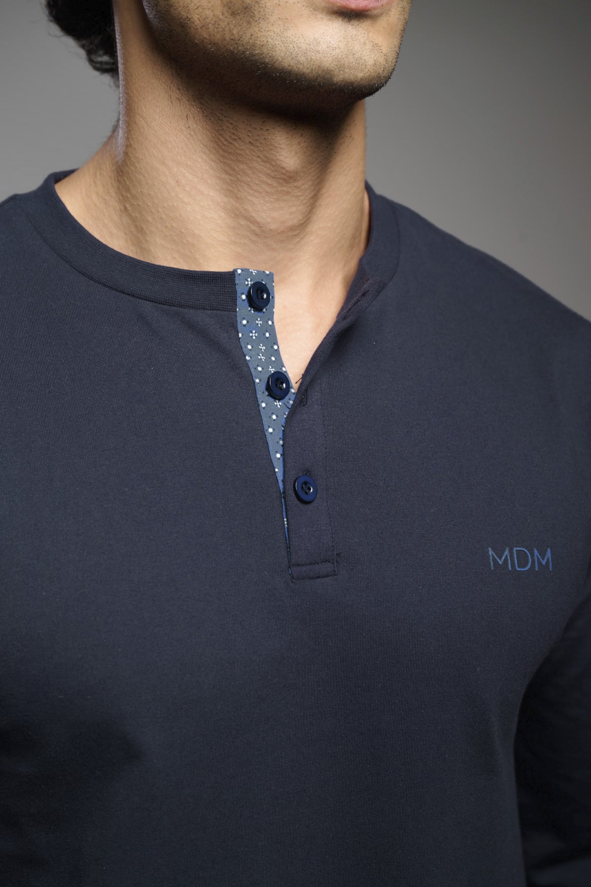 Pyjama long homme coton style chemise col henley imprimé