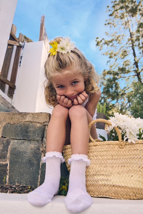 Chaussettes pour enfants avec détails en dentelle ajourée, blanches