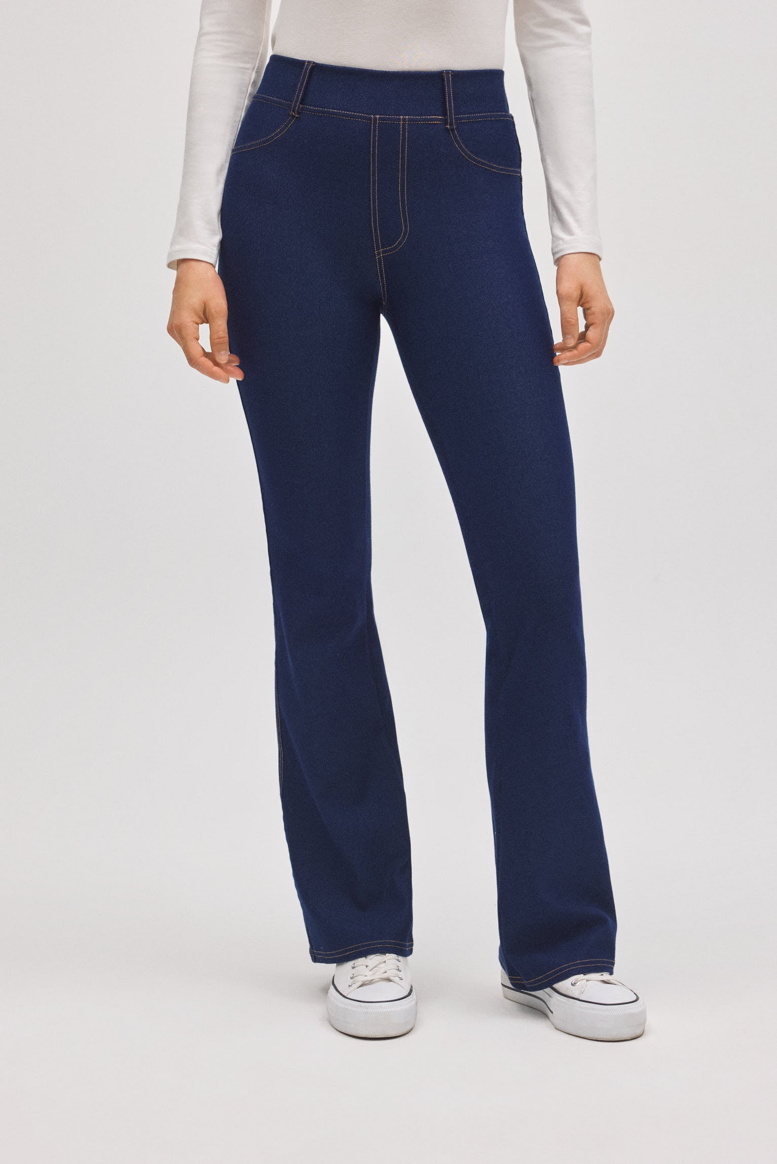 70457-2-pantalones-vaqueros-elasticos-flare-marino-ysabel-mora