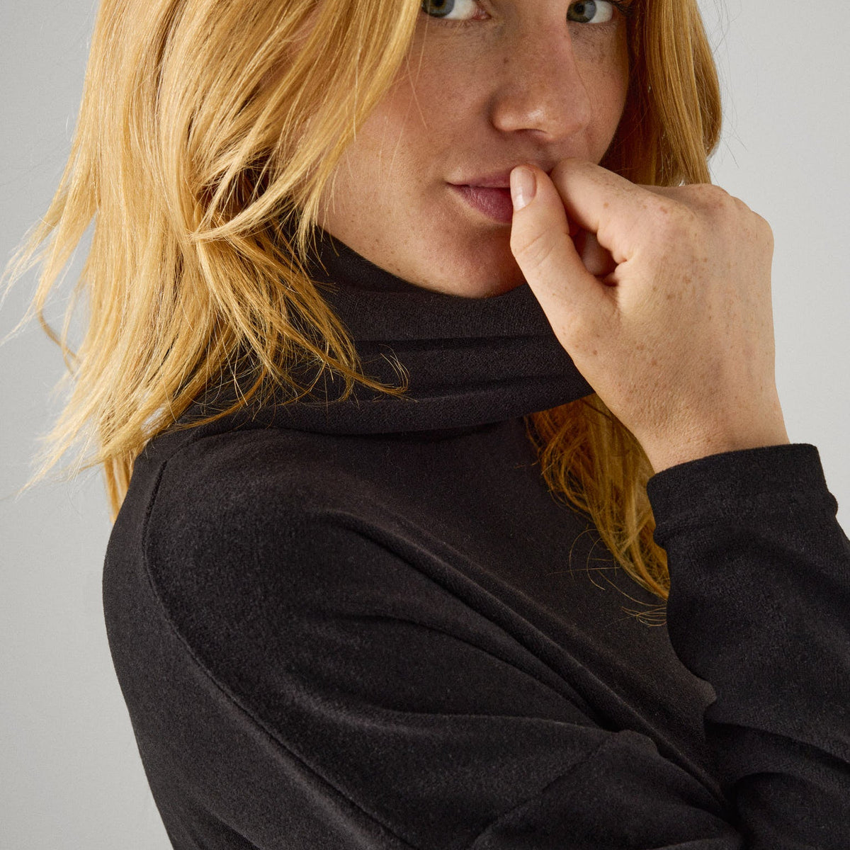 Pull col roulé uni noir