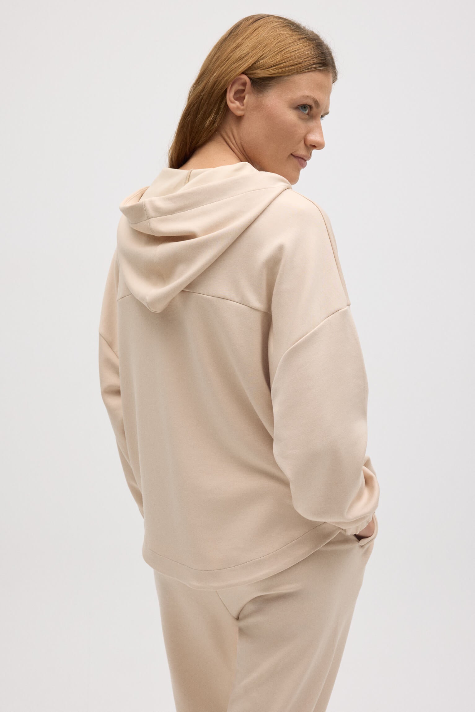 70675-3-sudadera-con-capucha-fluida-marfil